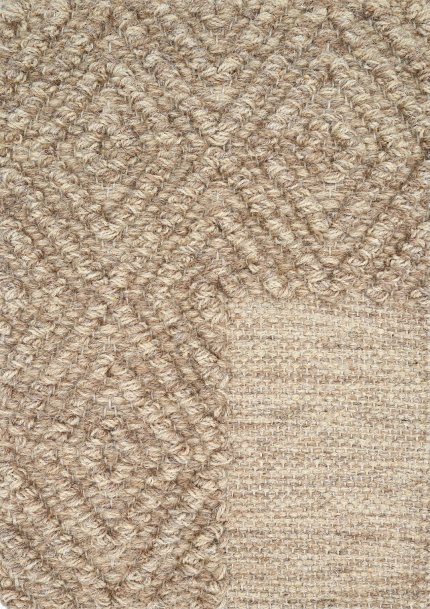 <p>Milano Frame in Bouclé in Big Dual Diamond Twill, beige mix of 02, 03 on the natural yarn</p>