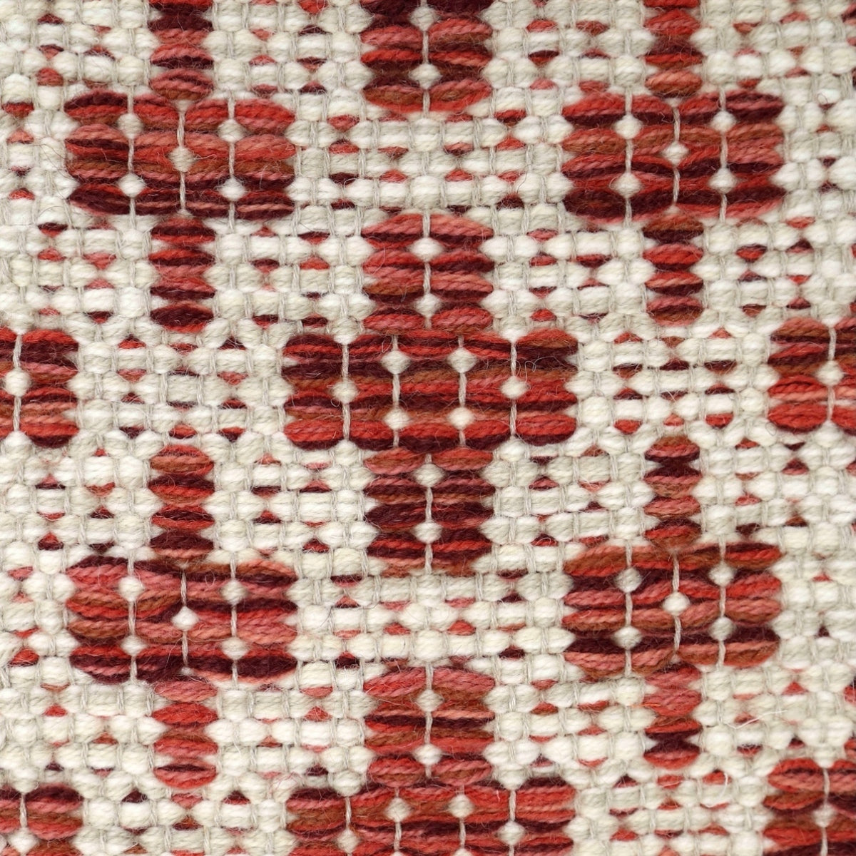 <p>Mini Flower, base CH044, 06, CH1207, flower in rust cinnamon mix 8154, 8186, 8187, 6002, CH5226 on the natural yarn</p>