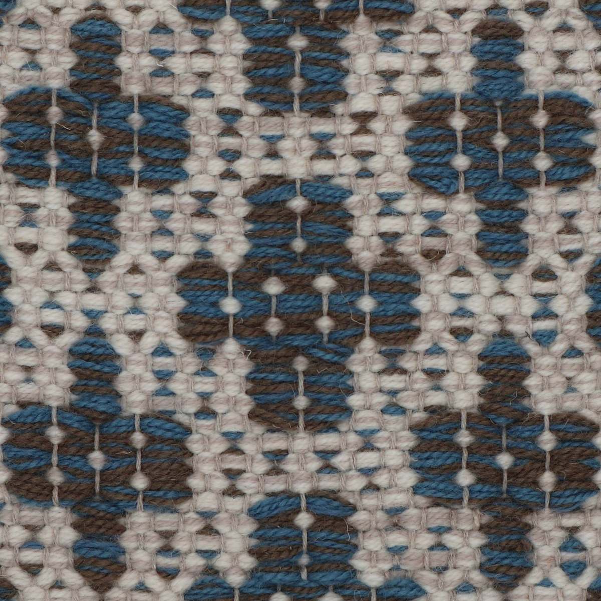 <p>Mini Flower, base beige mix CH1207, CH044, 06, cross blue brown mix 5021, 6017 on the natural yarn</p>