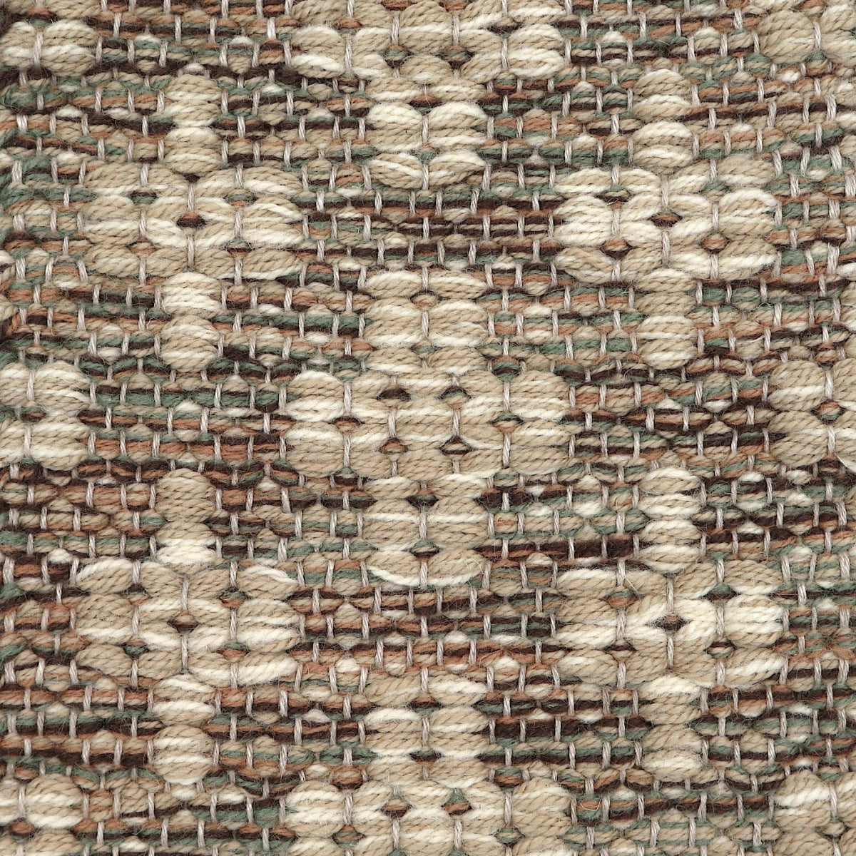 <p>Mini Flower, base earth tones mix 1025, 6014, 6001, 6005, cross beige mix 6014 (66%), 6023 (33%) on the natural yarn</p>