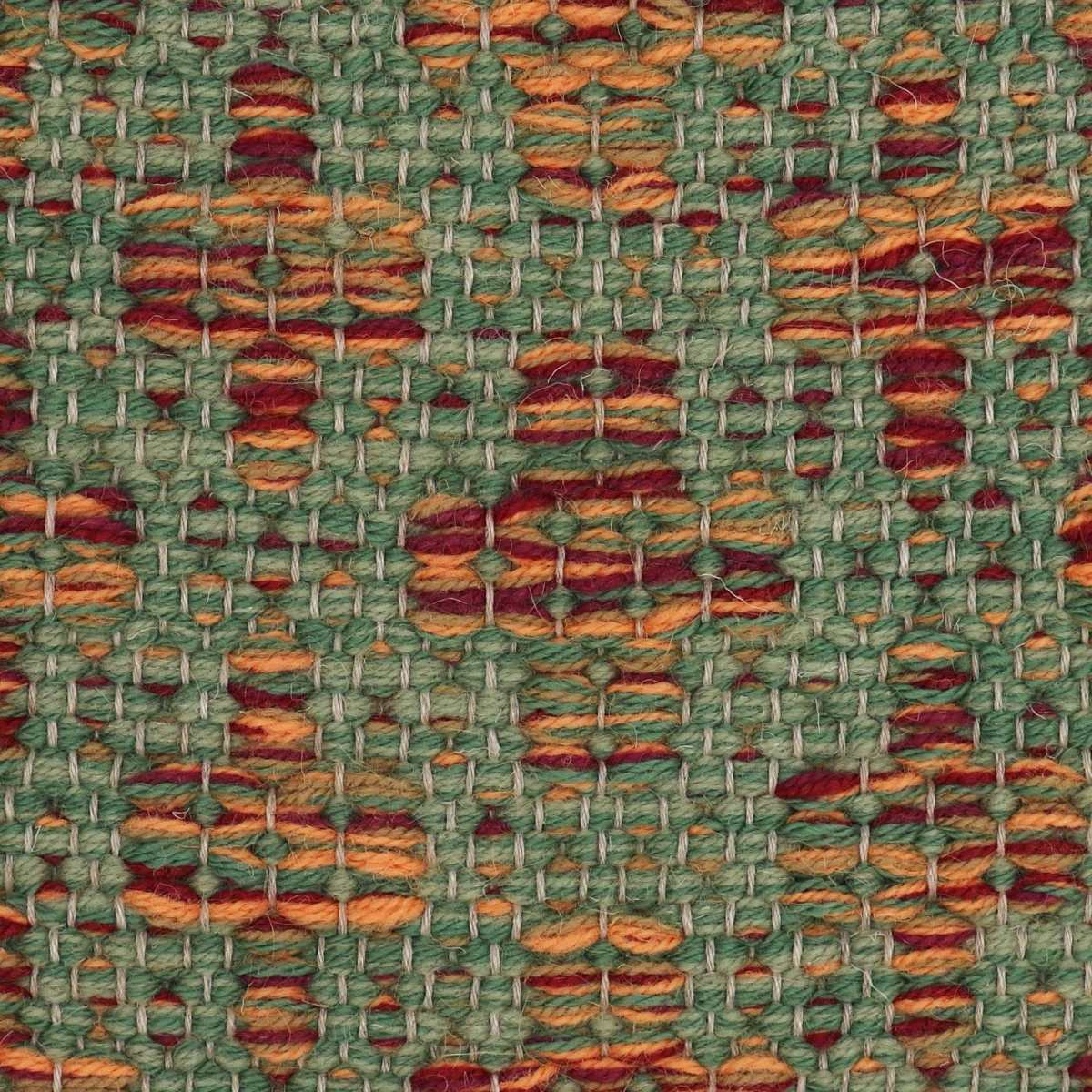 <p>Mini Flower, base green 4015, 6004, cross mix 7004, 6037, 6004, 6007, 4006 on the natural yarn</p>