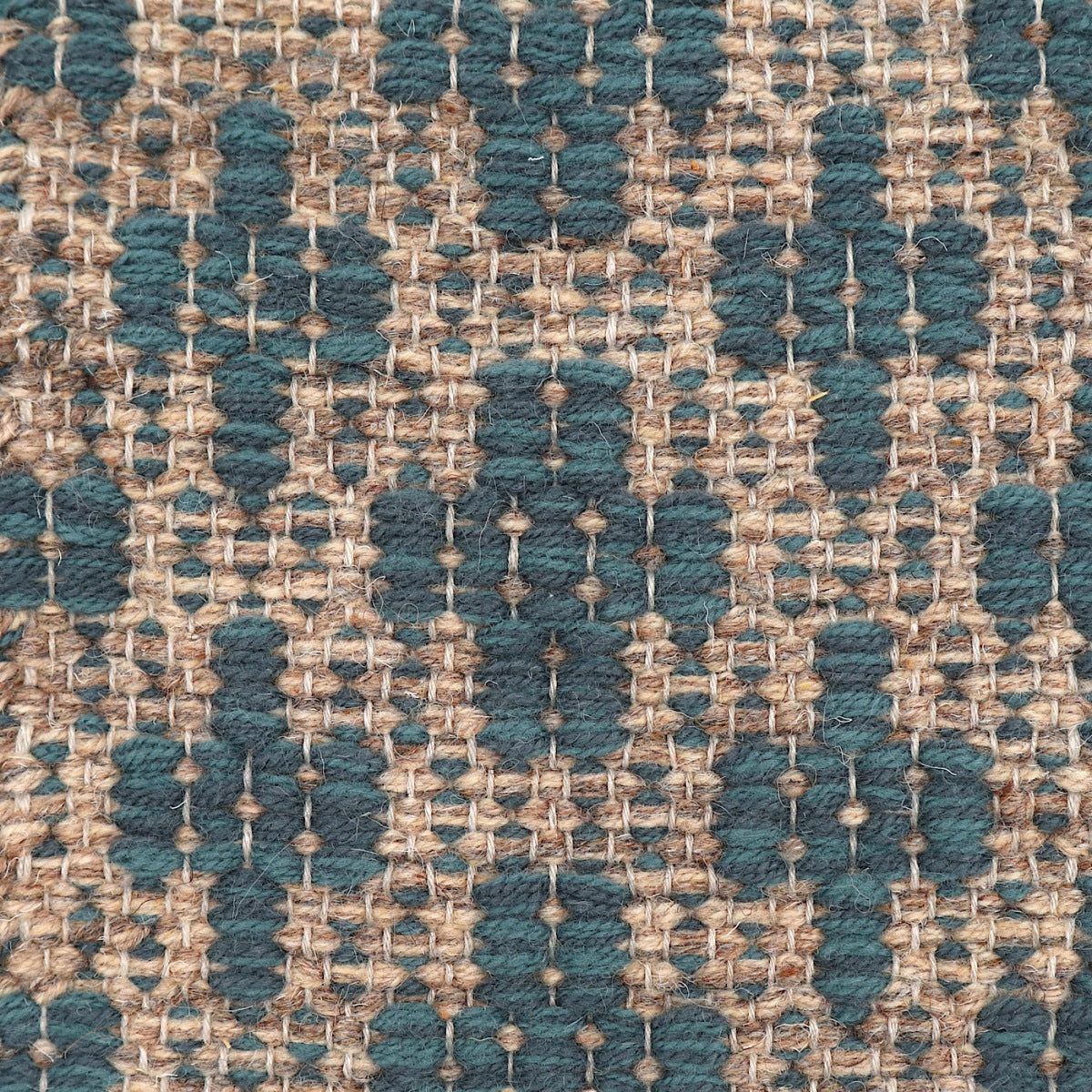 <p>Mini Flower, base in beige mix 02, 03, 11, cross in petroleum blue mix CH3424, 504 on the natural yarn</p>