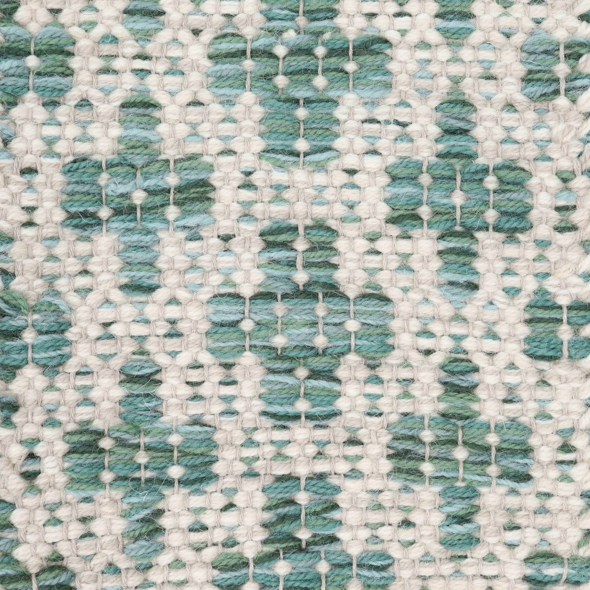 <p>Mini Flower, base in beige mix CH1207, CH044, 06, Cross in turquoise mix 8200, 8235, CH017, 4006, CH4400 on the natural yarn</p>