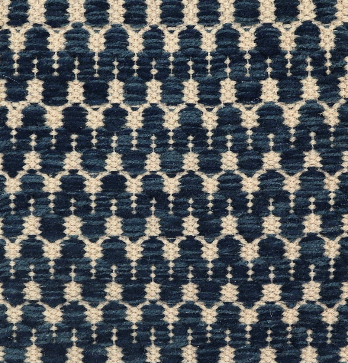 <p>Mini Folk Zig Zag, main blue 8603, CH014, 5027, inside cream CH1014 on the natural yarn</p>