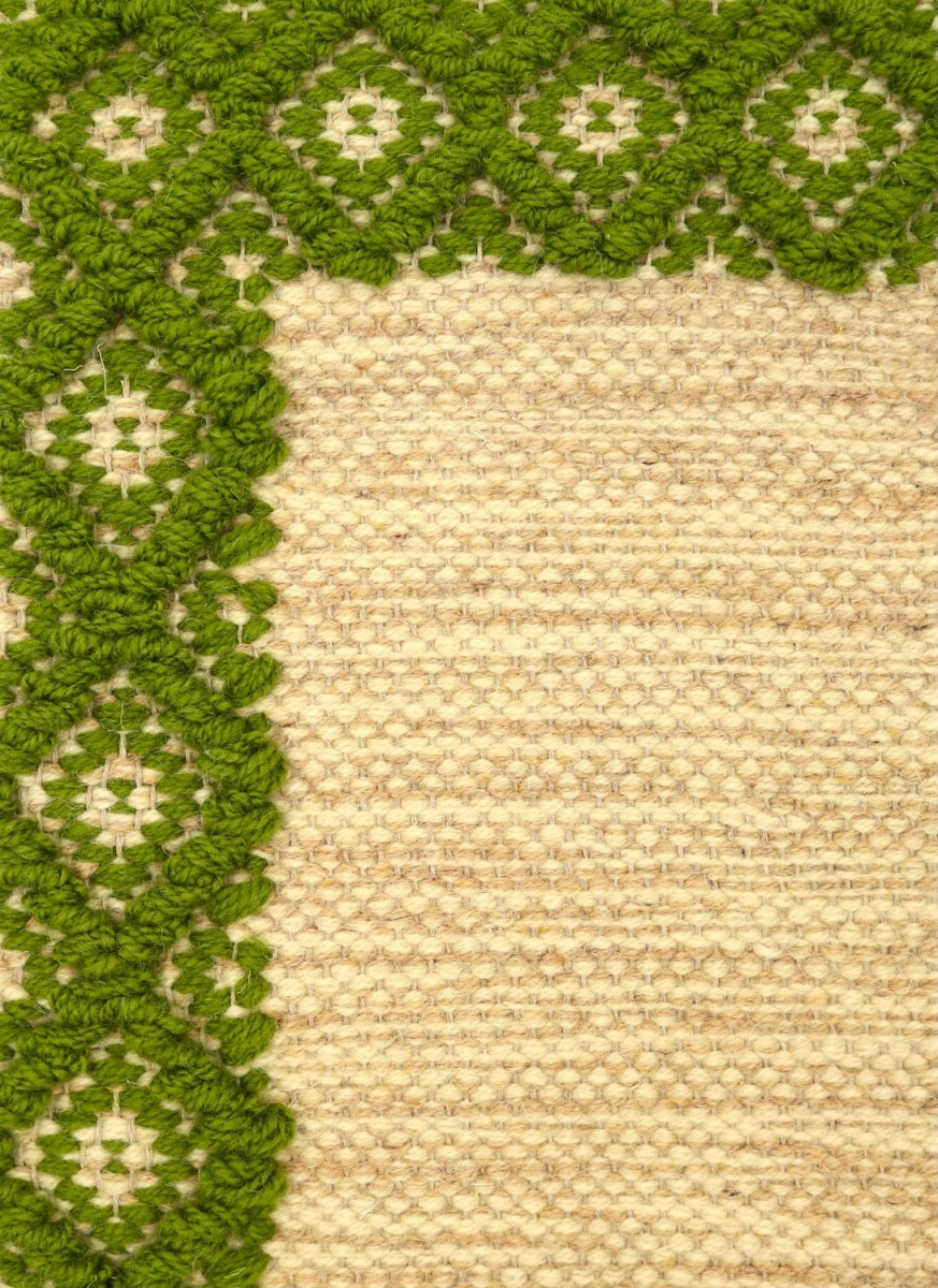 <p>Mini Frame in Bouclé in Small Dual Diamond Twill, base beige mix 6023, 03, bouclé in Small Dual Diamond Twill in green CH015 on the natural yarn</p>
