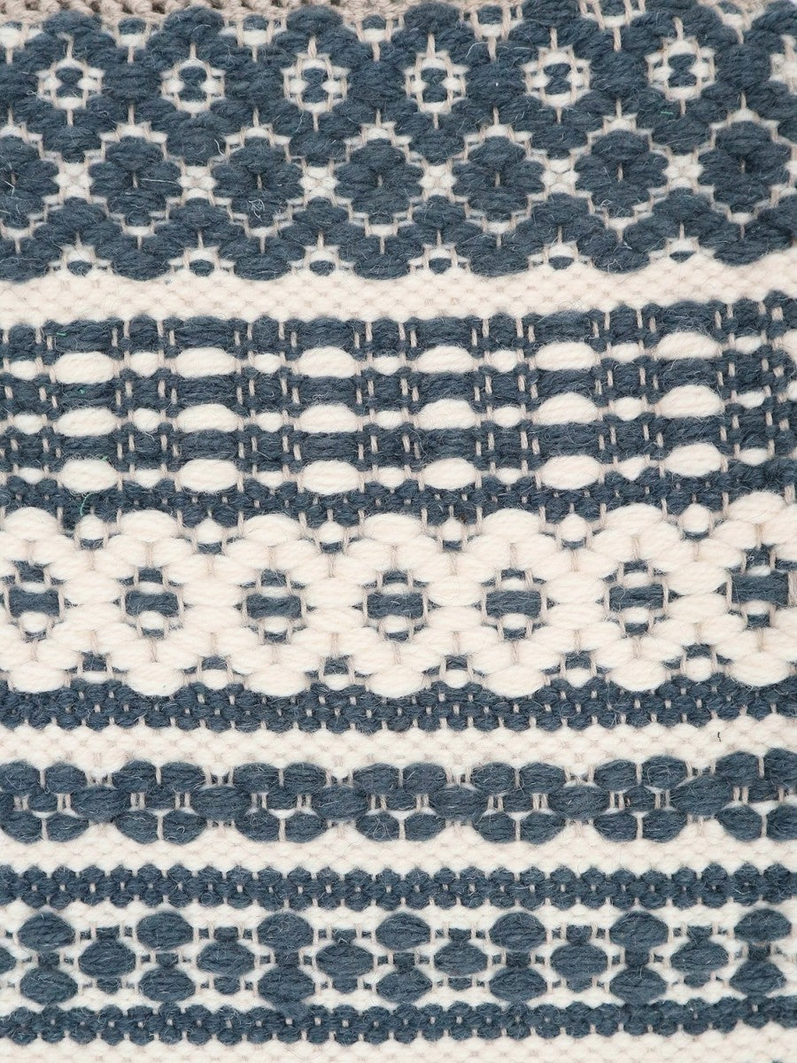 <p>Mountain Fantasy, main blue 504, inside white CH044 on the natural yarn</p>