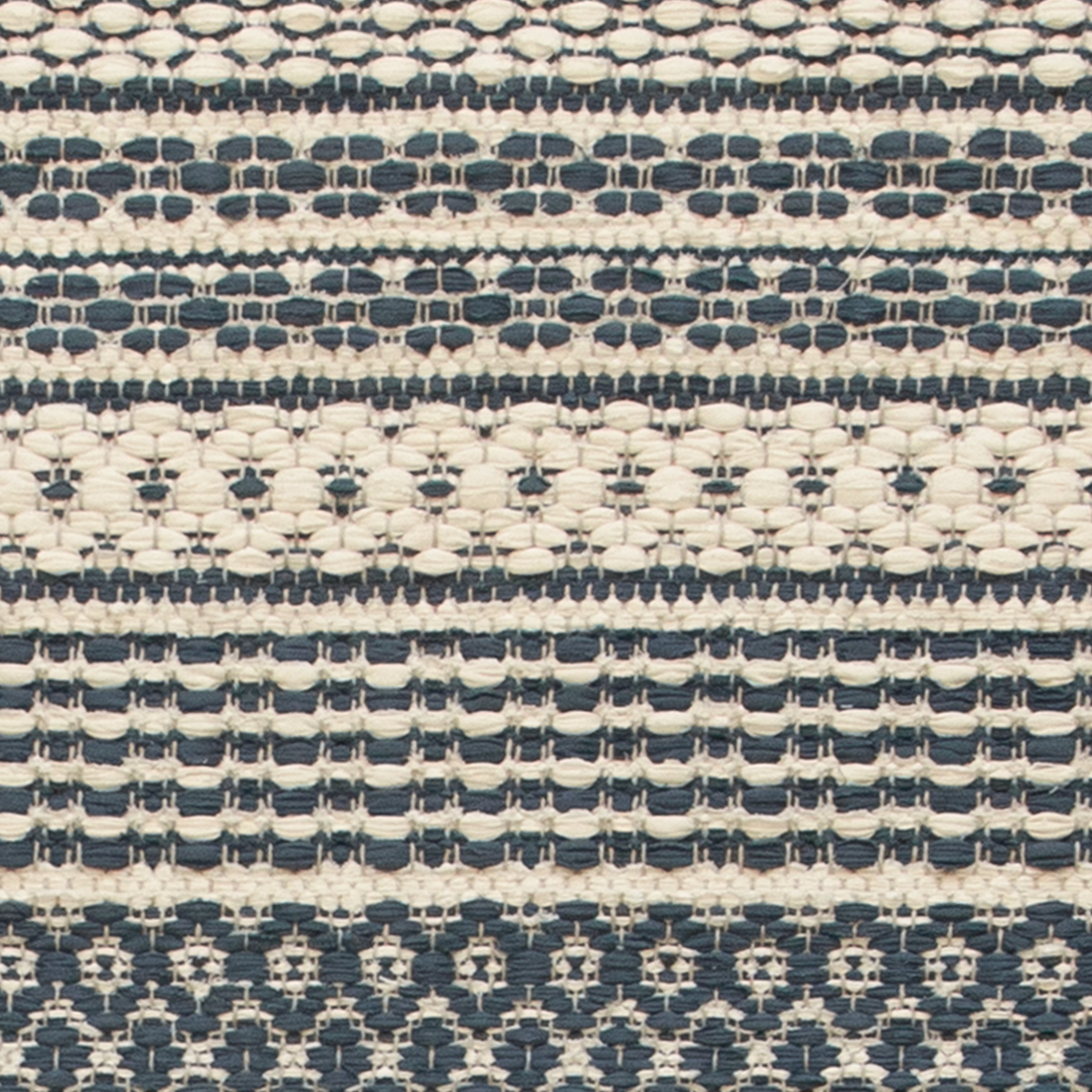 <p>Mountaine Fantasy, main blue 169, inside white 104; yarn - natural</p>
