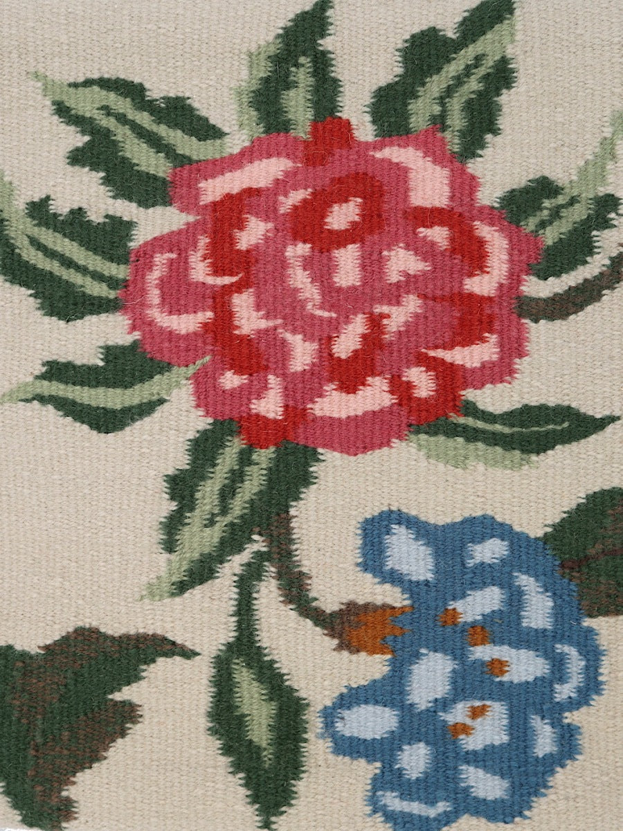 <p><meta charset="UTF-8"><a id="fancybox-right"></a><span id="fancybox-right-ico" class="fancy-ico"></span></p>
<div class="fancybox-title-inside" id="fancybox-title">
<meta charset="UTF-8">
<meta charset="UTF-8">
<span>PENDULA Tapestry created by Claire Fouché, background light 8214; green stems/leaves 4015, 4011; brown stems/leaves 03, 6017, 6005; pinks 3010, 3016, 8154; blues 5021, 5012, 8200, 8235; yellows CH018, 6004, 6039; large leaves 6004, 6039</span><br>
</div>