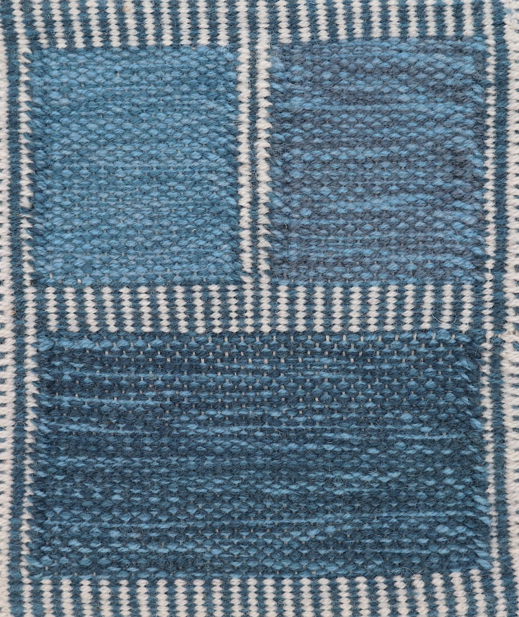 <p><meta charset="UTF-8"><a id="fancybox-right"></a><span class="fancy-ico" id="fancybox-right-ico"></span></p>
<div id="fancybox-title" class="fancybox-title-inside">
<meta charset="UTF-8">
<meta charset="UTF-8">
<span>PIETRA Flat French Blue created by Ami Katz, sq 1- 5001, 5021, 8603 (х2) , sq 2 - 5001, 5010, 8029 (х2), sq 3 - 5001, 5010, 5021 (х2), frames - blue mix 8603, 5021, white 1022</span><br>
</div>