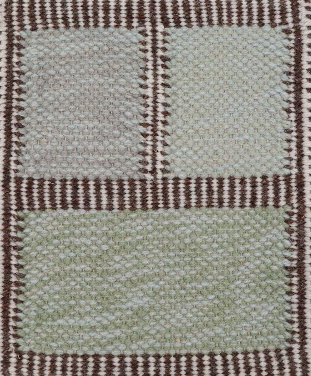 <p><meta charset="UTF-8"><a id="fancybox-right"></a><span class="fancy-ico" id="fancybox-right-ico"></span></p>
<div id="fancybox-title" class="fancybox-title-inside">
<meta charset="UTF-8">
<span>PIETRA Flat Sage created by Ami Katz, sq 1- CH054, 1002, CH016 (x2), sq 2 - CH054, 1002, CH033 (x2), sq 3 - CH054, 1002, 1009 (x2), frames - brown 17, white 1022 on the natural yarn</span><br>
</div>