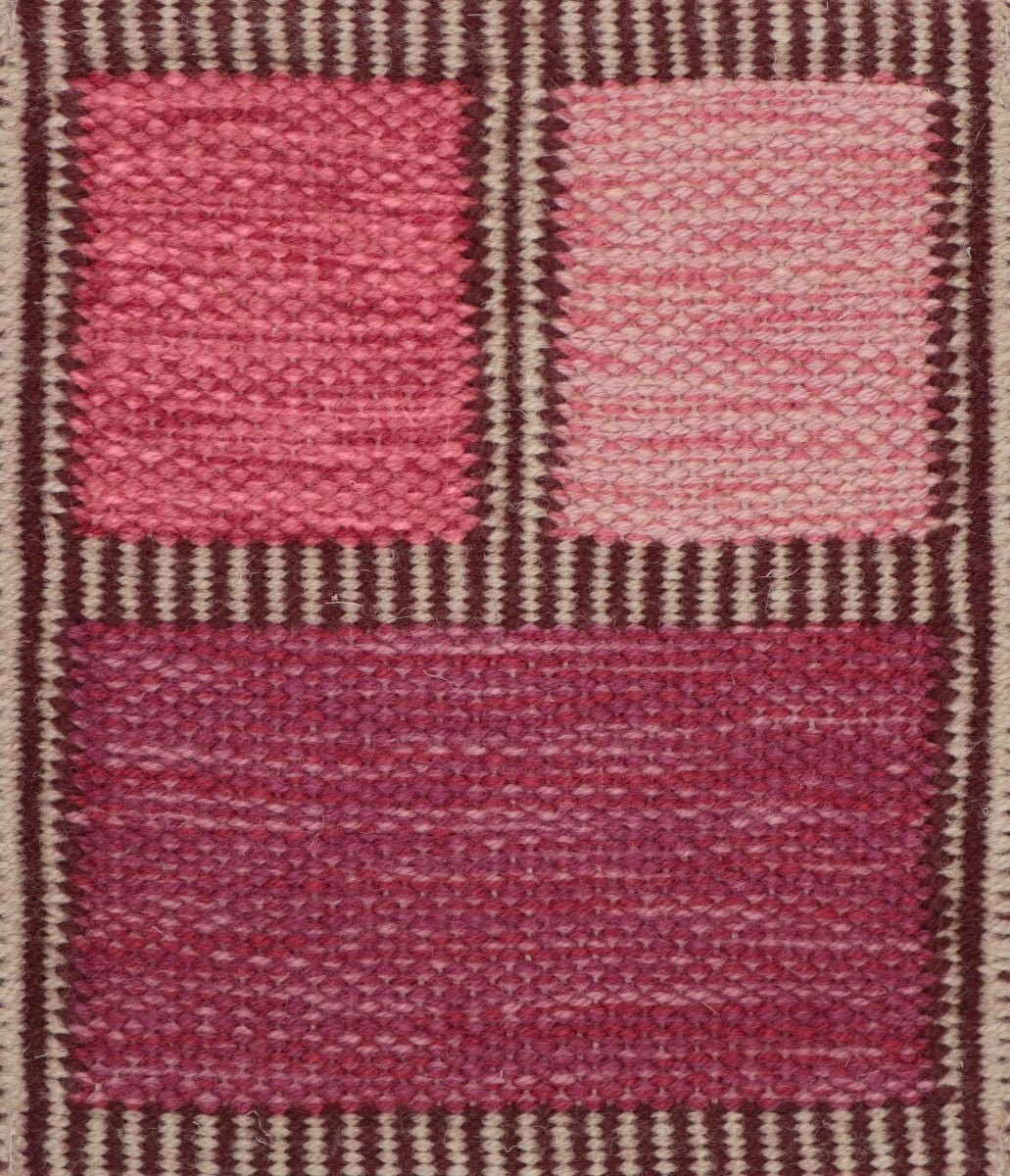 <p><meta charset="UTF-8"><a id="fancybox-right"></a><span id="fancybox-right-ico" class="fancy-ico"></span></p>
<div class="fancybox-title-inside" id="fancybox-title">
<meta charset="UTF-8">
<span>PIETRA PINK Flat created by Ami Katz, sq 1 - magenta 6037(x1), 7004(x2), 8164(x1), sq 2 - light pink CH1212(x2), 8108(x1), 3010(x1), sq 3 - peony 3003(x1), 3010(x2), 6037(x1), frames in burgundy CH5226, beige 6040 on the natural yarn</span><br>
</div>