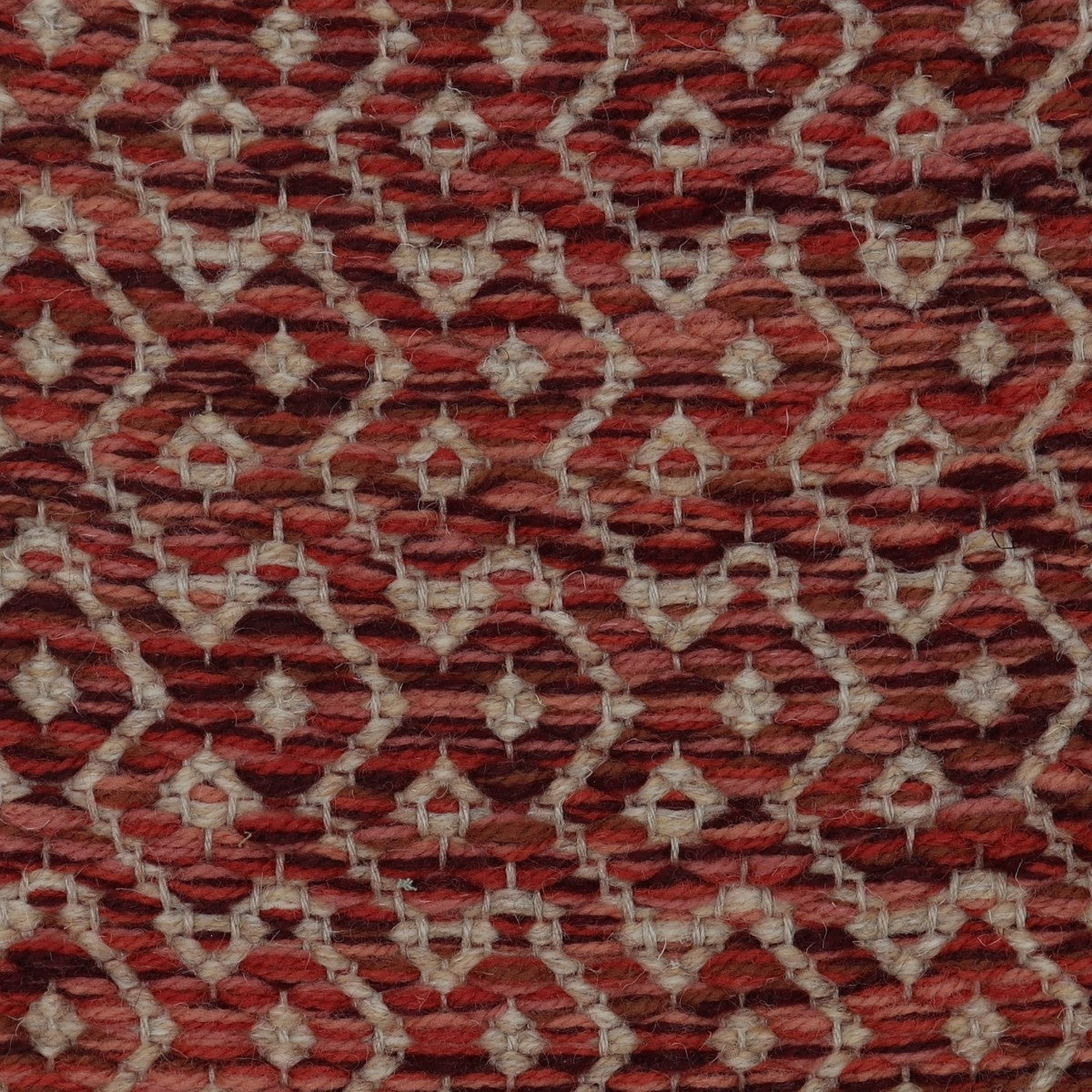 <p>Pisa, main mix terracotta 8154, 8186, 8187, 6002, CH5226, 8153, inside mix beige 03, 12 on the natural yarn</p>