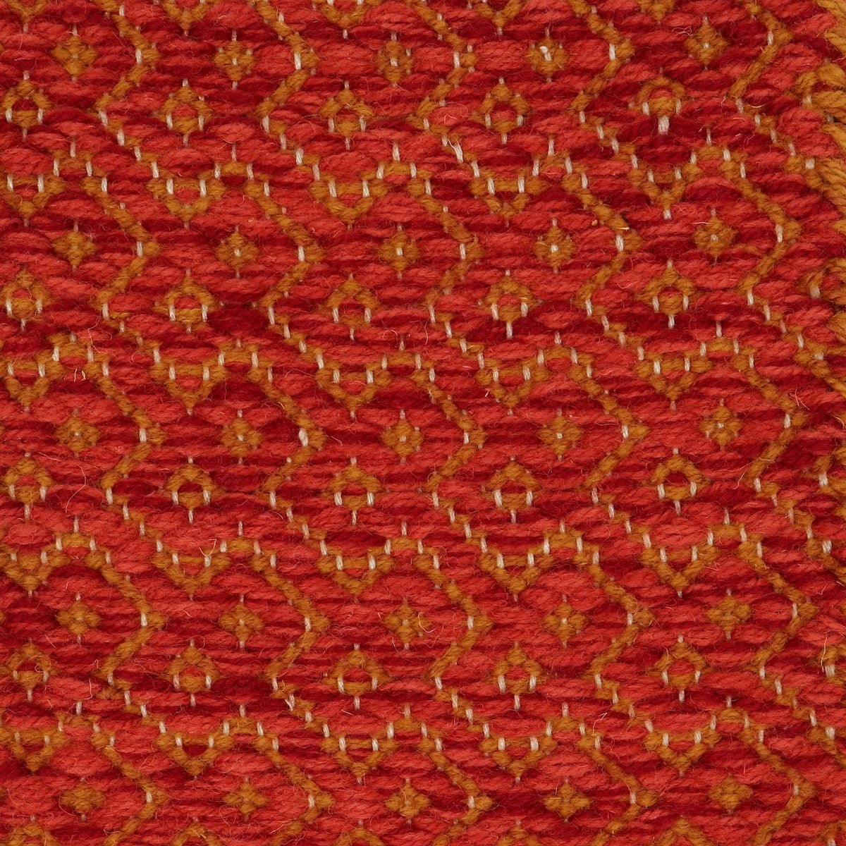 <p>Pisa, main red mix 3015, 8154, 8153; inside mustard mix CH018, 8124 on the natural yarn</p>