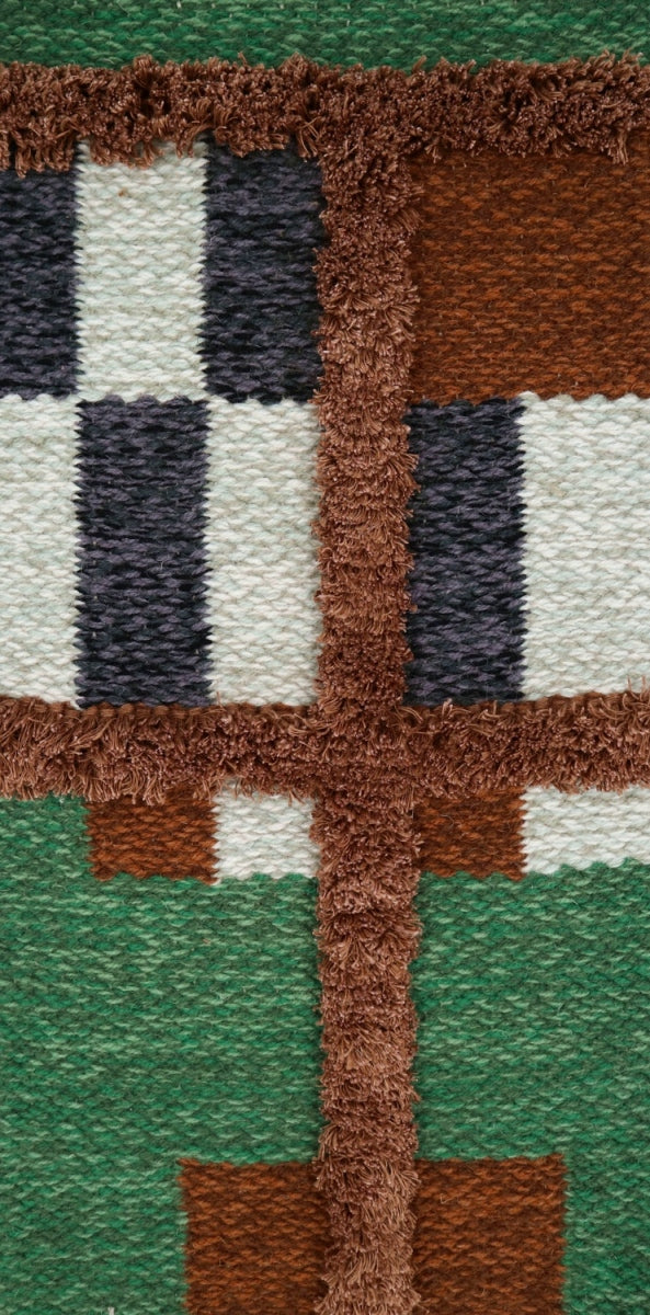 <p><meta charset="UTF-8"><a id="fancybox-right"></a><span id="fancybox-right-ico" class="fancy-ico"></span></p>
<div class="fancybox-title-inside" id="fancybox-title">
<meta charset="UTF-8">
<span>RETTANGOLO Green, green 4011 (2 thr.), 4007, 4006; brown 8124, 8132; black CL0068, 6020, 1006 (1 thr.); white 1011. 1023, 8216; Rya (1,5 cm) in brown linen yarn</span><br>
</div>