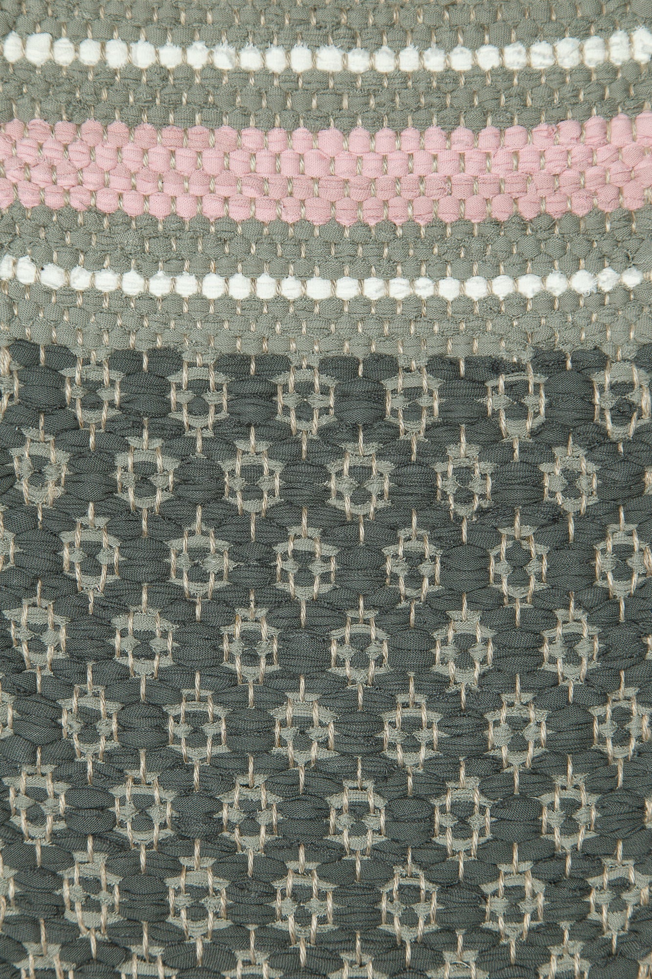 <p>Rosepath and Single Weave Striped, main geish green 484, inside light grey 122, stripes in pink mix 350, 360 and white 101 on the natural yarn</p>
