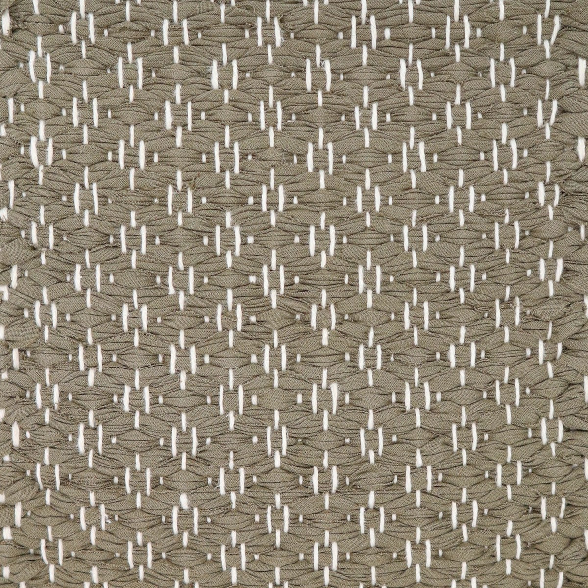 <p>Rosepath, green 487 on the white yarn</p>