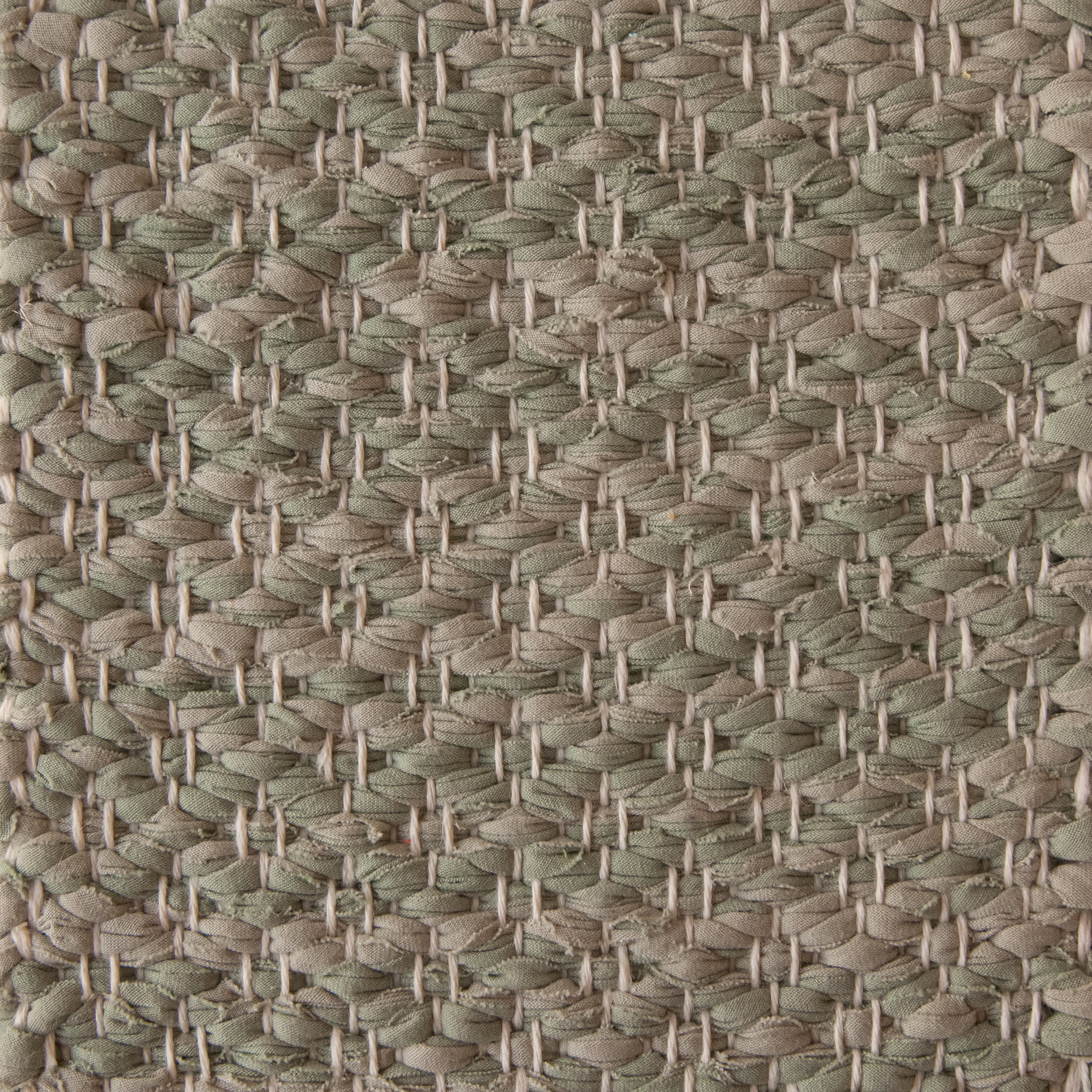 <p>Rosepath, green mix 469, 470 on the white yarn</p>