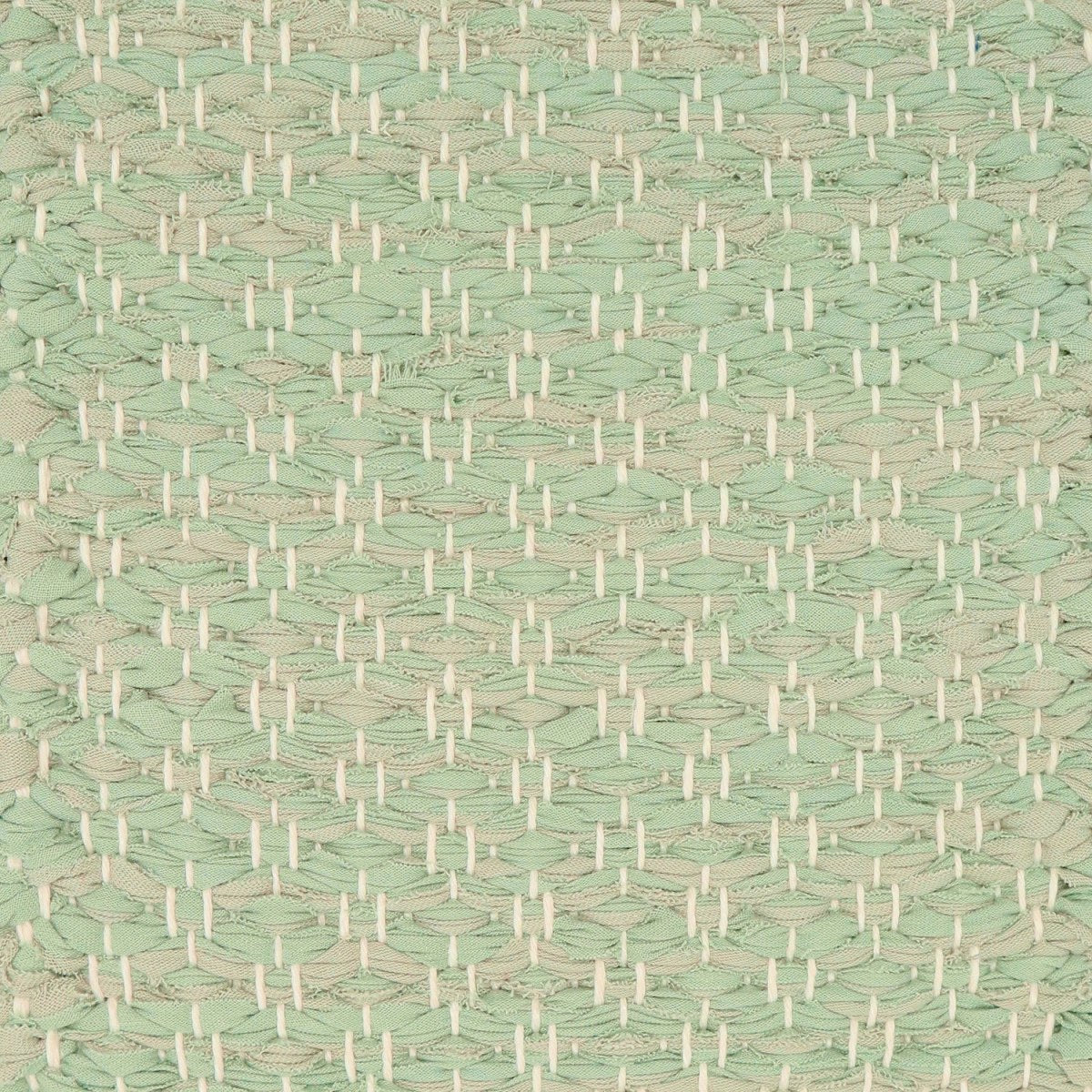 <p>Rosepath, light green mix 469, 470 on the white yarn</p>