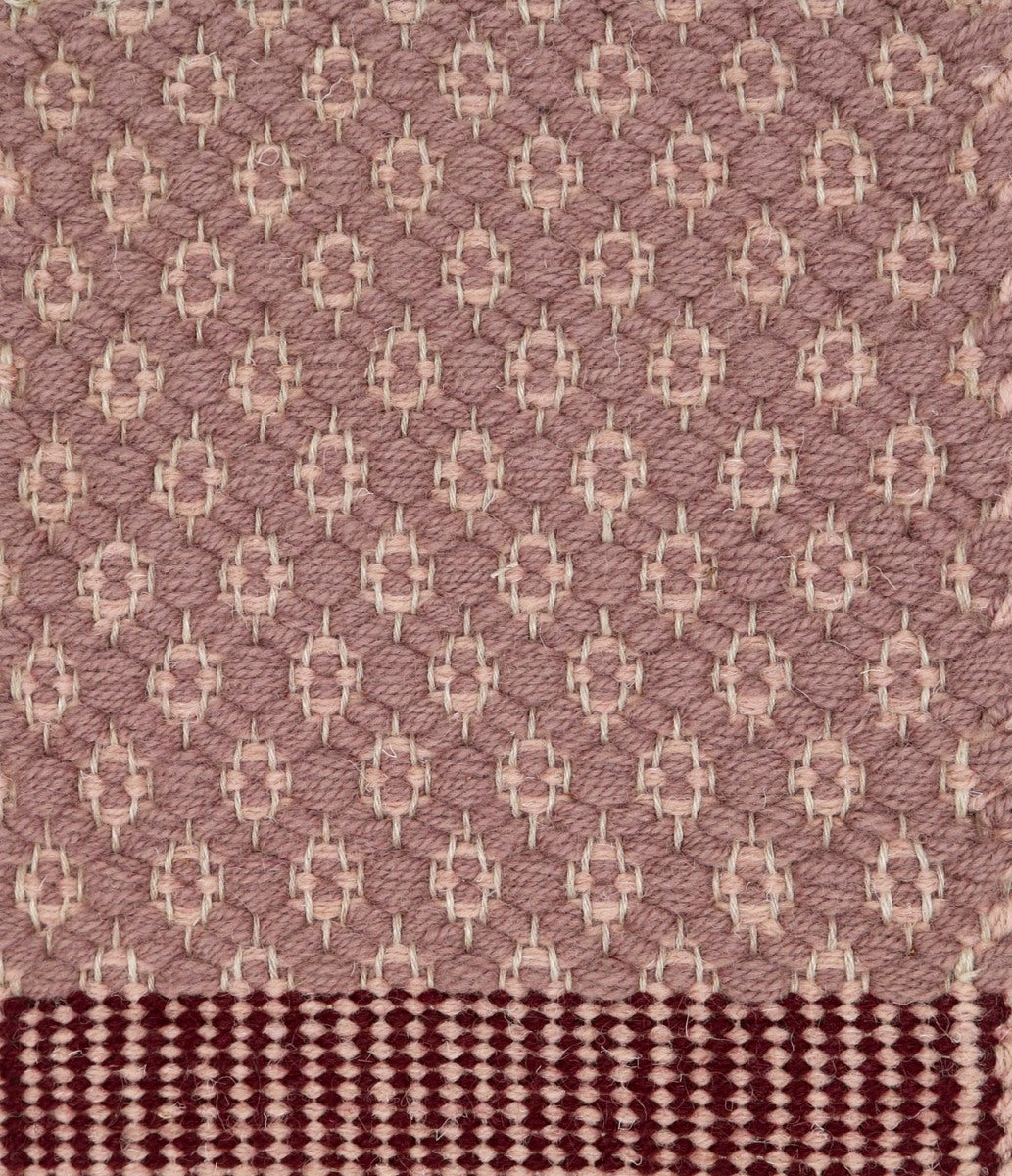 <p>Rosepath pos./neg., main violet 8128, inside pink 8166, striped woven ending in mix of CH5226, 8166 on the natural yarn</p>