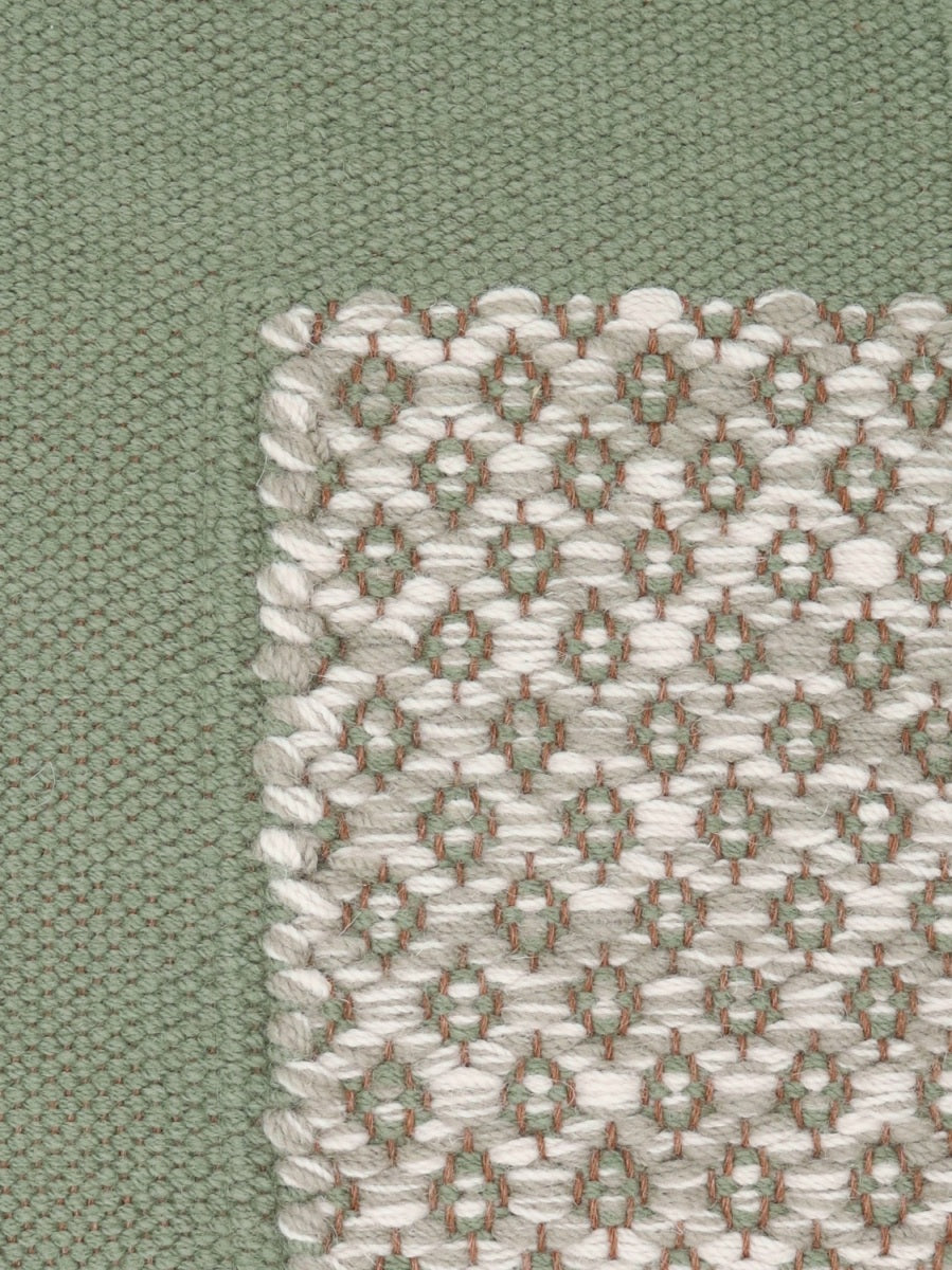 <p>Rosepath pos./neg. with Single Weave Frame, main grey mix 1011, 1023, inside grey 1025, frame in grey 1025 on the natural yarn</p>
