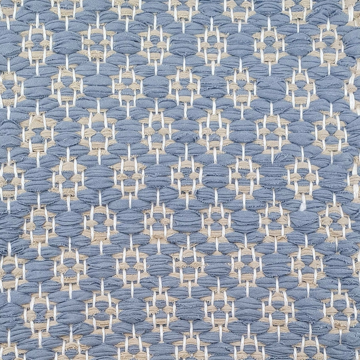 <p>Rosepath pos.neg., main light blue 168, inside 216 on the white yarn</p>