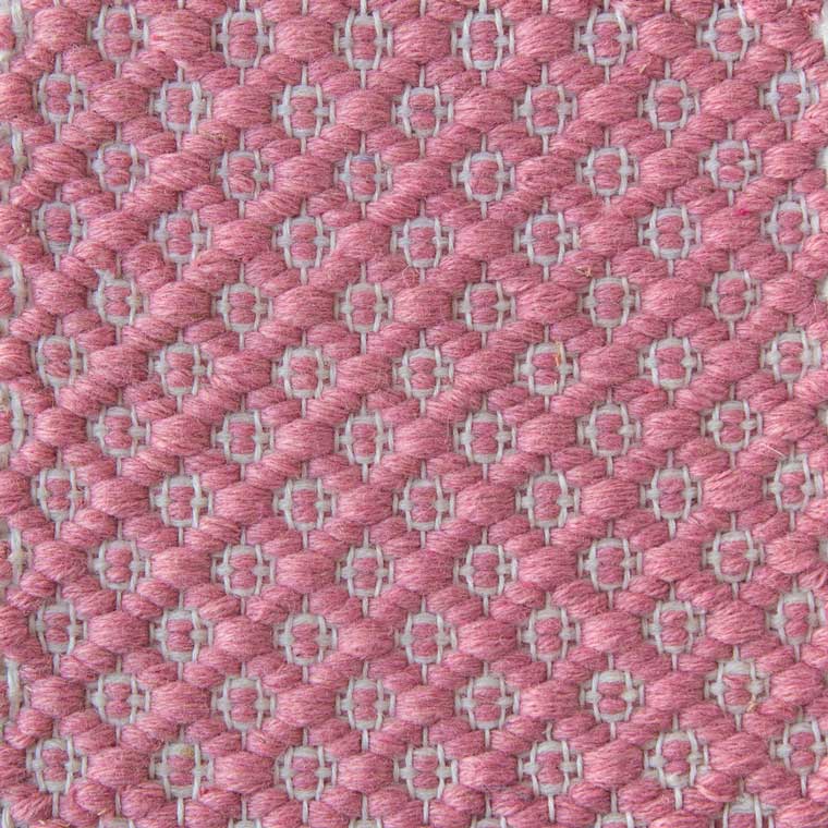 <p>Rosepath pos./neg., main pink 3003, inside white 1023 on the white yarn</p>