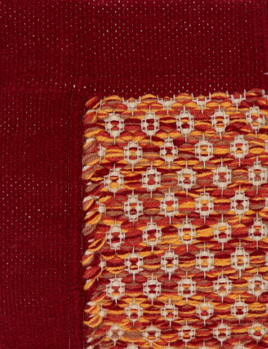 <p>Rosepath with Single Weave Frame, main red mix 8153, 3015, 2007, 6008; inside  ream 6039; frame red 3015 on the natural yarn</p>