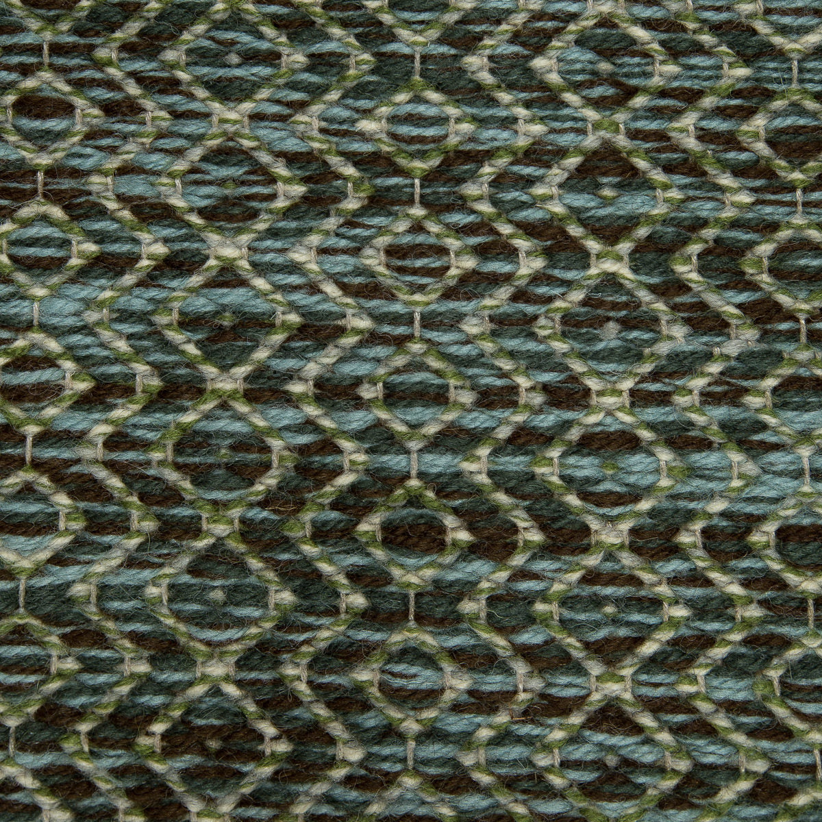 <p>Round Diamod Twill, main green mix CH4400, CH017, CH4326 inside blue mix CH033, CH015, CH1014 on the natural yarn</p>