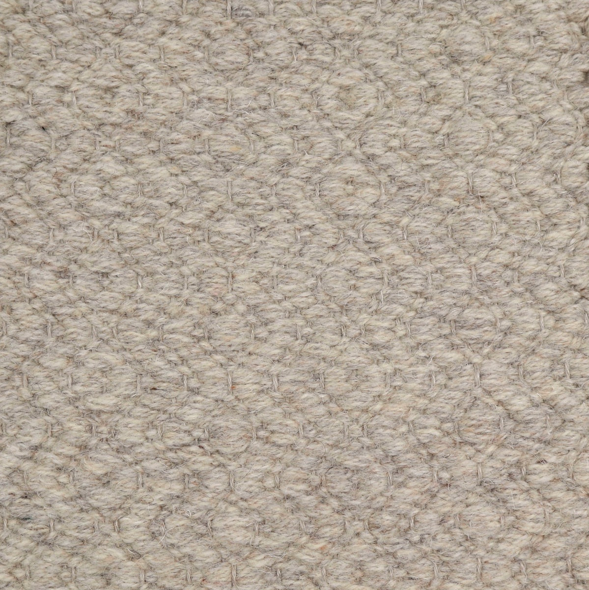 <p>Round Diamond Twill, light grey 12 on the natural yarn</p>