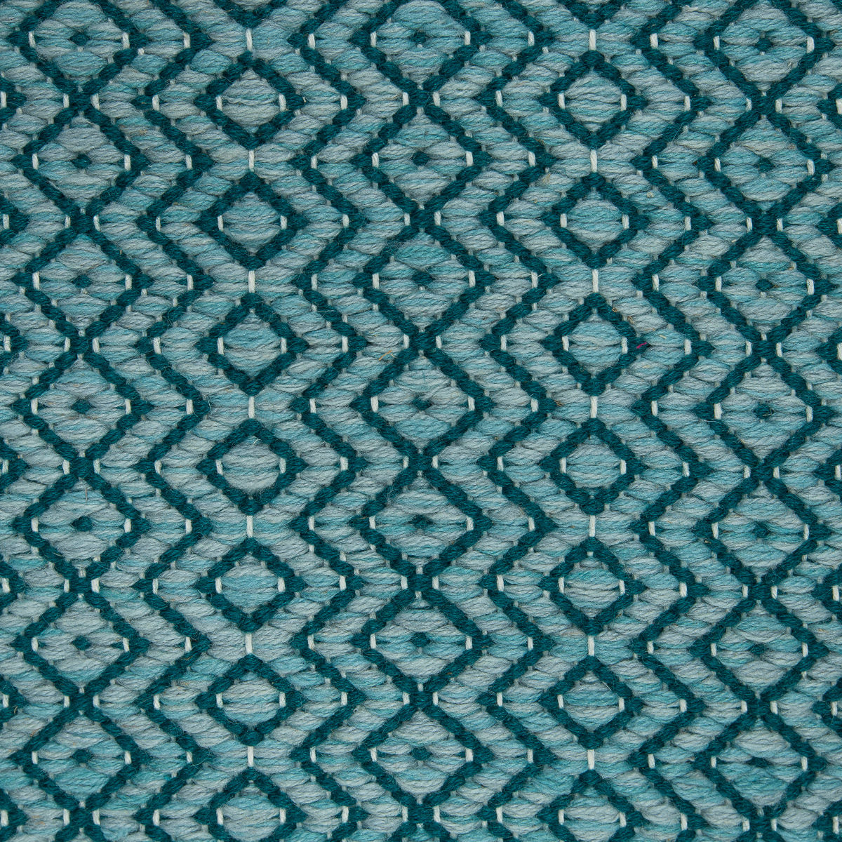 <p>Round Diamond Twill, main blue mix 5012, 5032, 5011, inside turquoise 5008 on the white yarn</p>