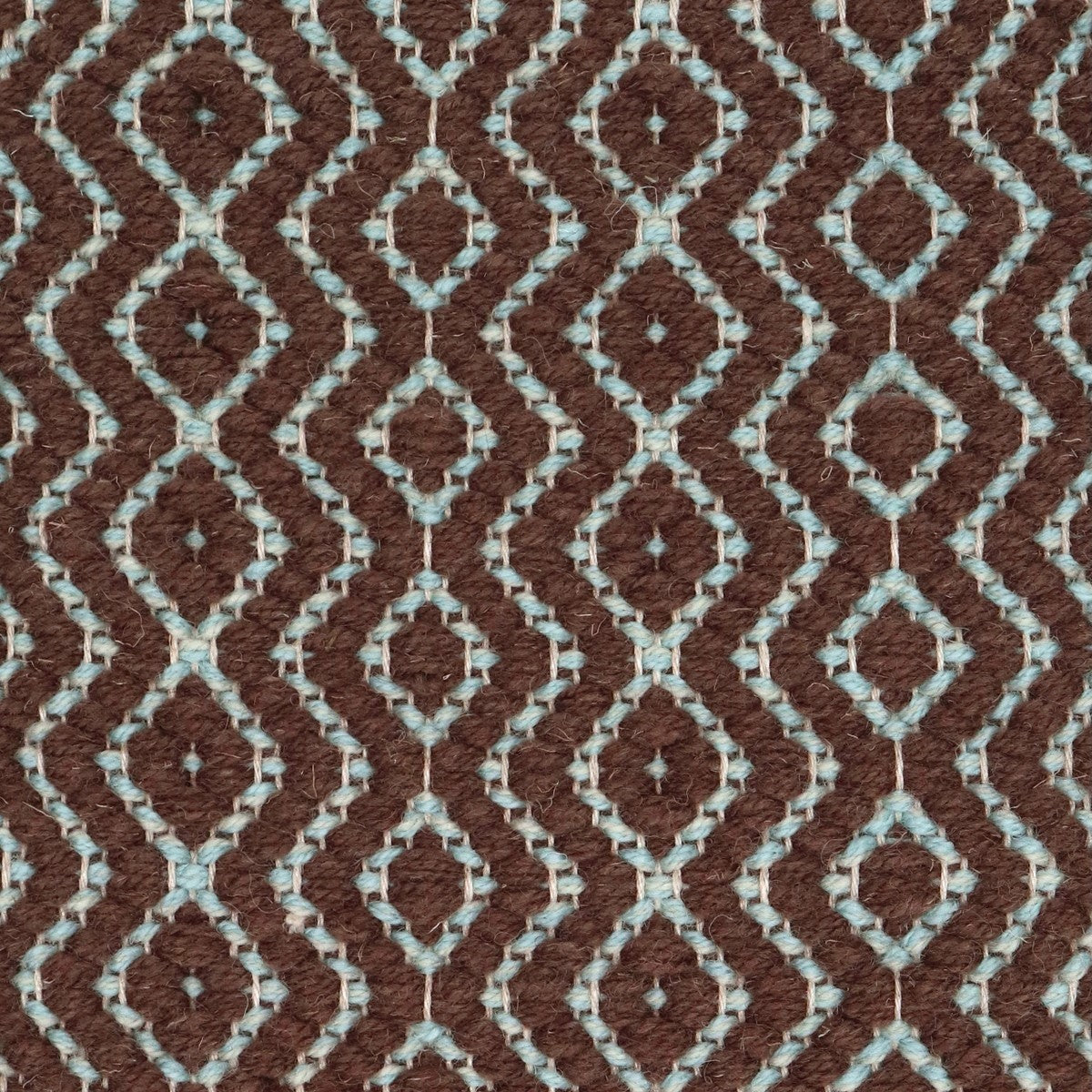 <p>Round Diamond Twill, main brown 6005 ; inside light blue mix CH4400 (x2), CH4360 on the natural yarn</p>