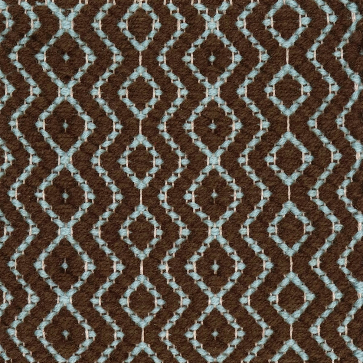 <p>Round Diamond Twill, main brown CH4326; inside light blue CH4400 on the natural yarn</p>
