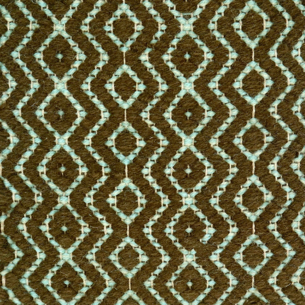 <p>Round Diamond Twill, main - brown CH4326, inside - light blue mix CH033, CH4400 on the natural yarn</p>
