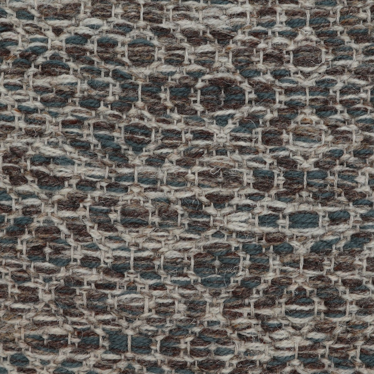 <p>Round Diamond Twill, main brown-blue mix 17, 11, 262, 12, inside mix grey 12, brown 11 on the natural yarn</p>
