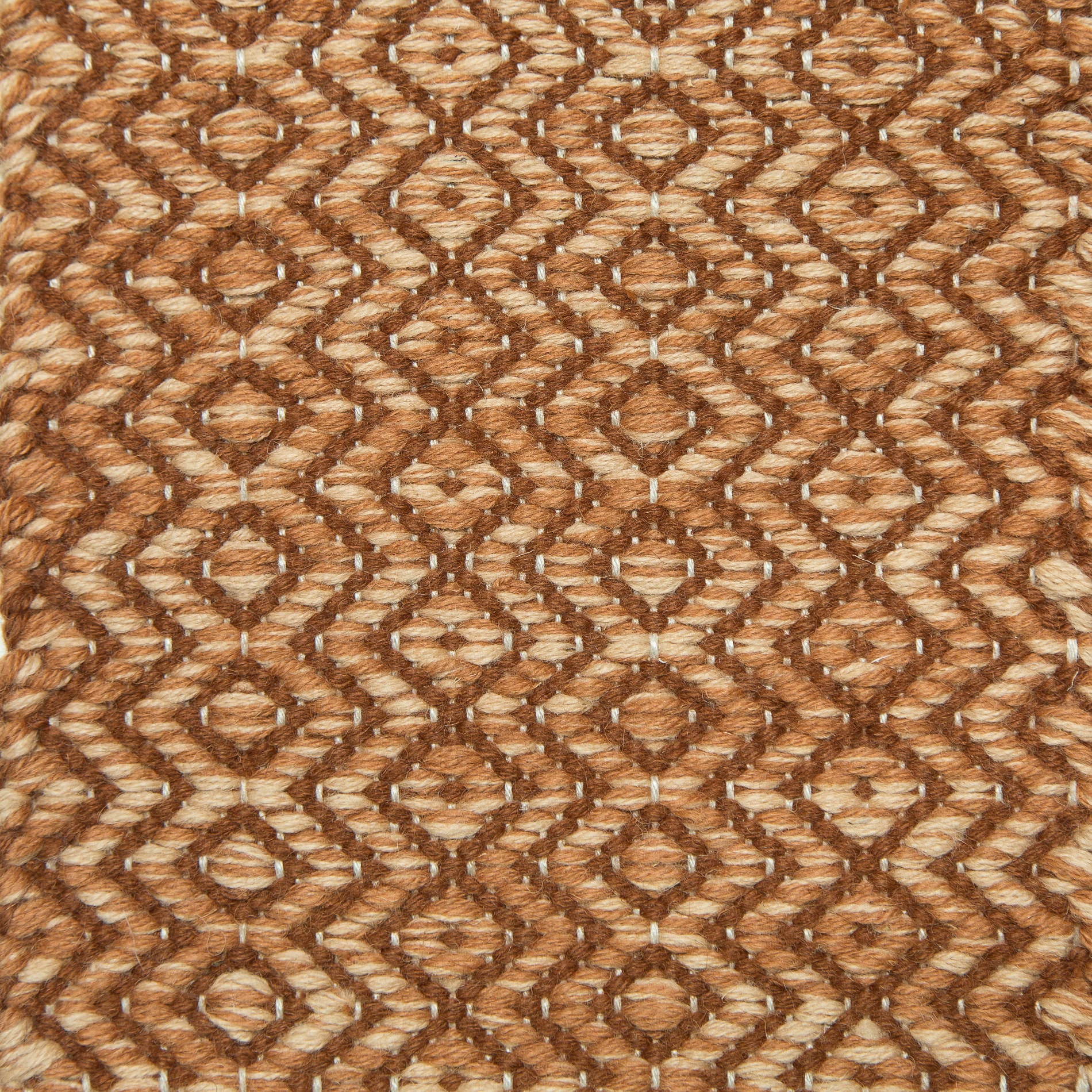 <p>Round Diamond Twill, main brown mix 6026, 6008, inside brown 6002 on the natural yarn</p>
