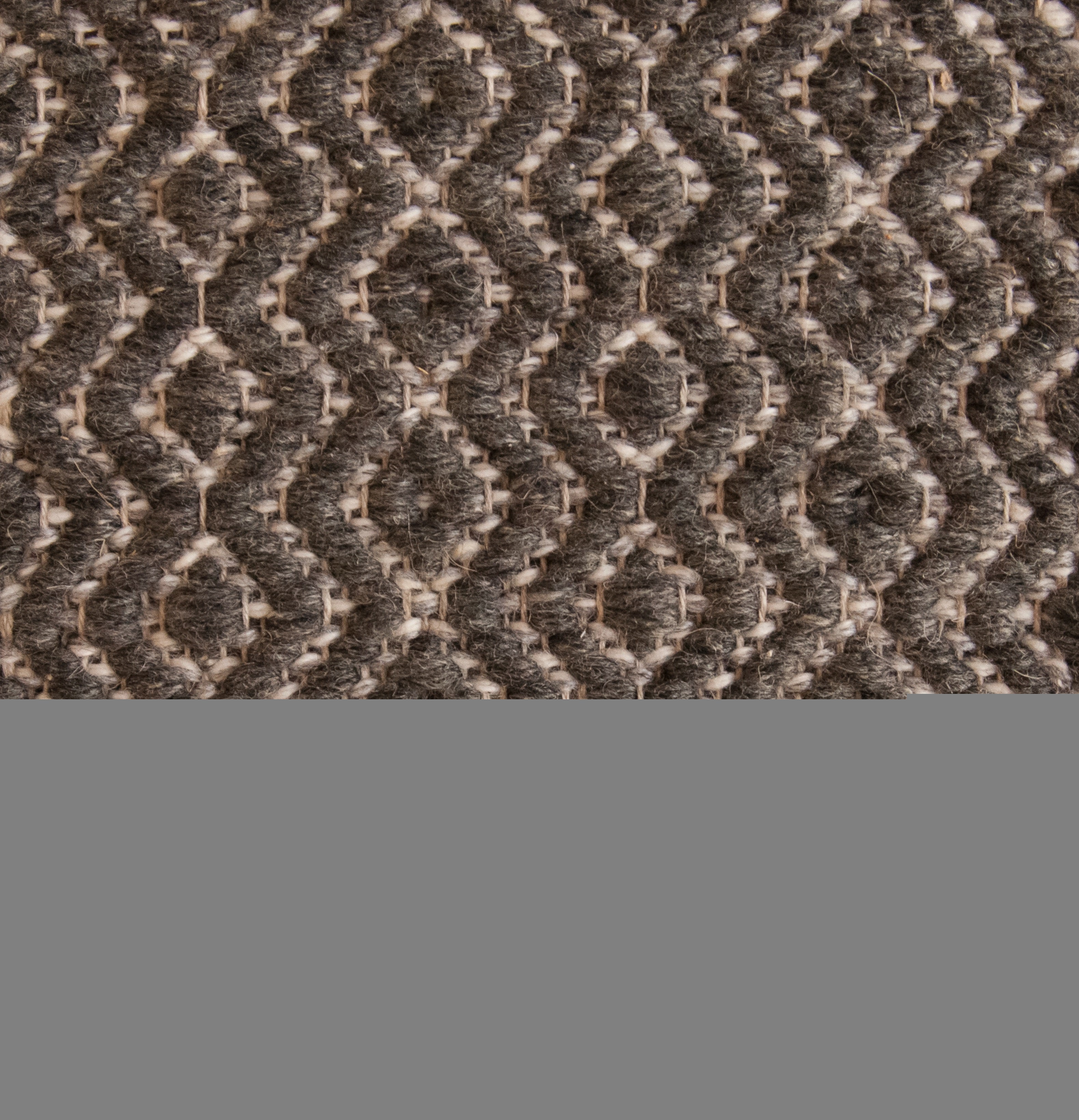 <p>Round Diamond Twill, main dark grey 05, inside mix 01, 04, 06 on the natural yarn</p>