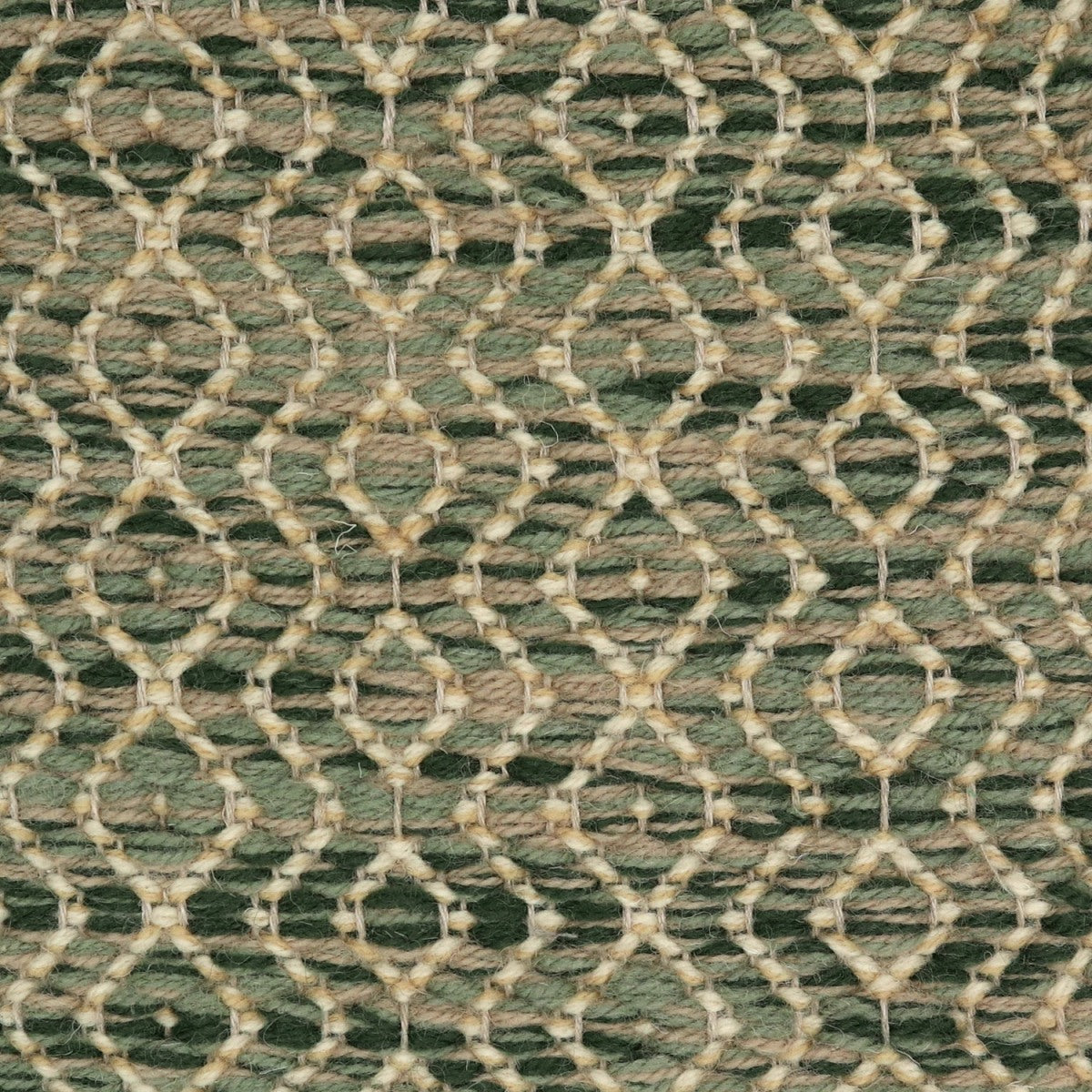 <p>Round Diamond Twill, main green mix 1025, 6014, CH017, inside beige mix 6005, 6023, on the natural yarn</p>