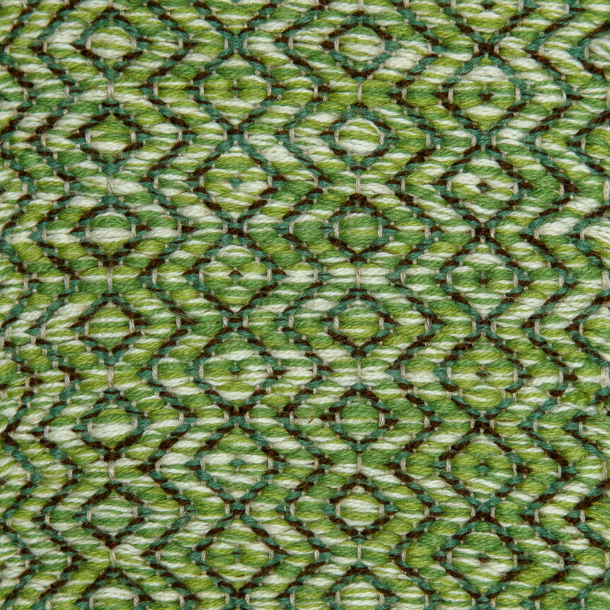 <p>Round Diamond Twill, main green mix 4004, 4003, white 6023, inside brown CH4225, green 4006 on the natural yarn</p>