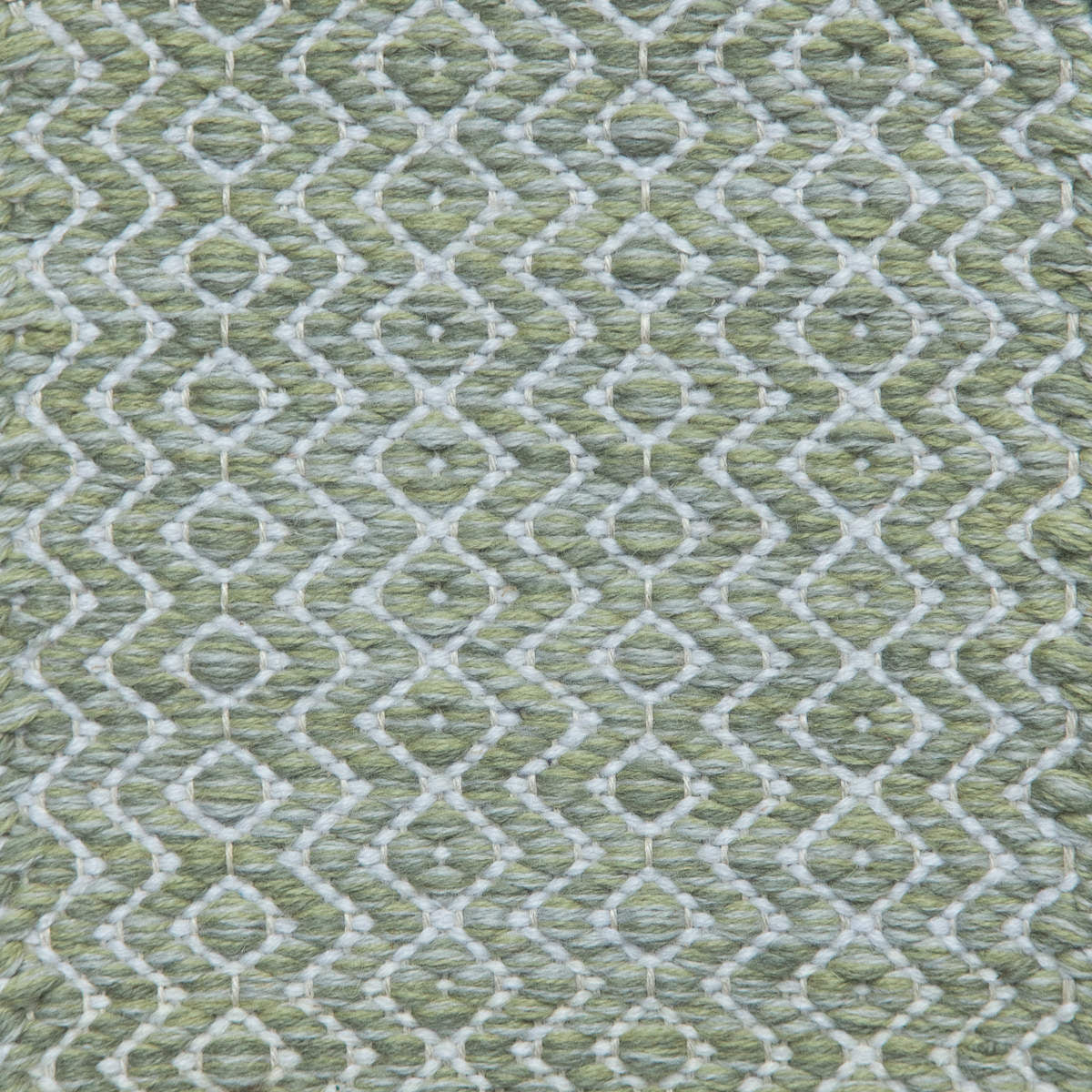 <p>Round Diamond Twill, main greenish grey mix 1025, 4015, 1002, inside white 1023 on the natural yarn</p>