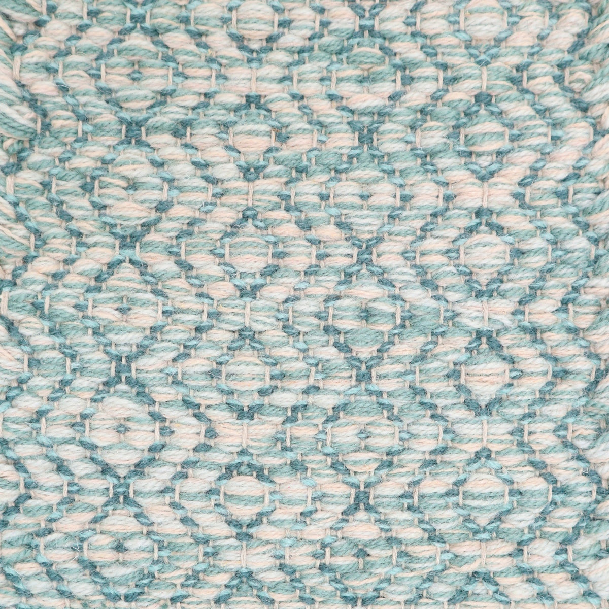<p>Round Diamond Twill, main light blue mix 8200, 1002, 1008, inside blue mix CH3424, CH4400 on the natural yarn</p>