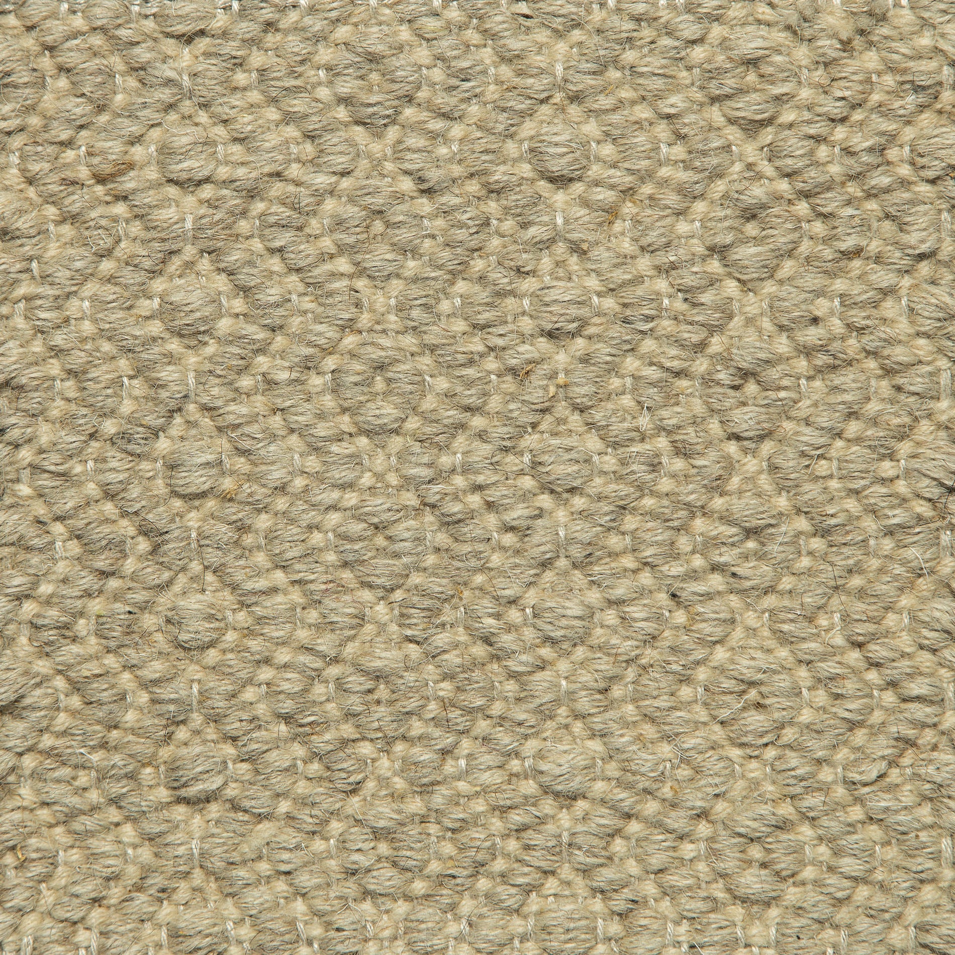 <p>Round Diamond Twill, main light grey 12, inside beige 07 on the natural yarn</p>
