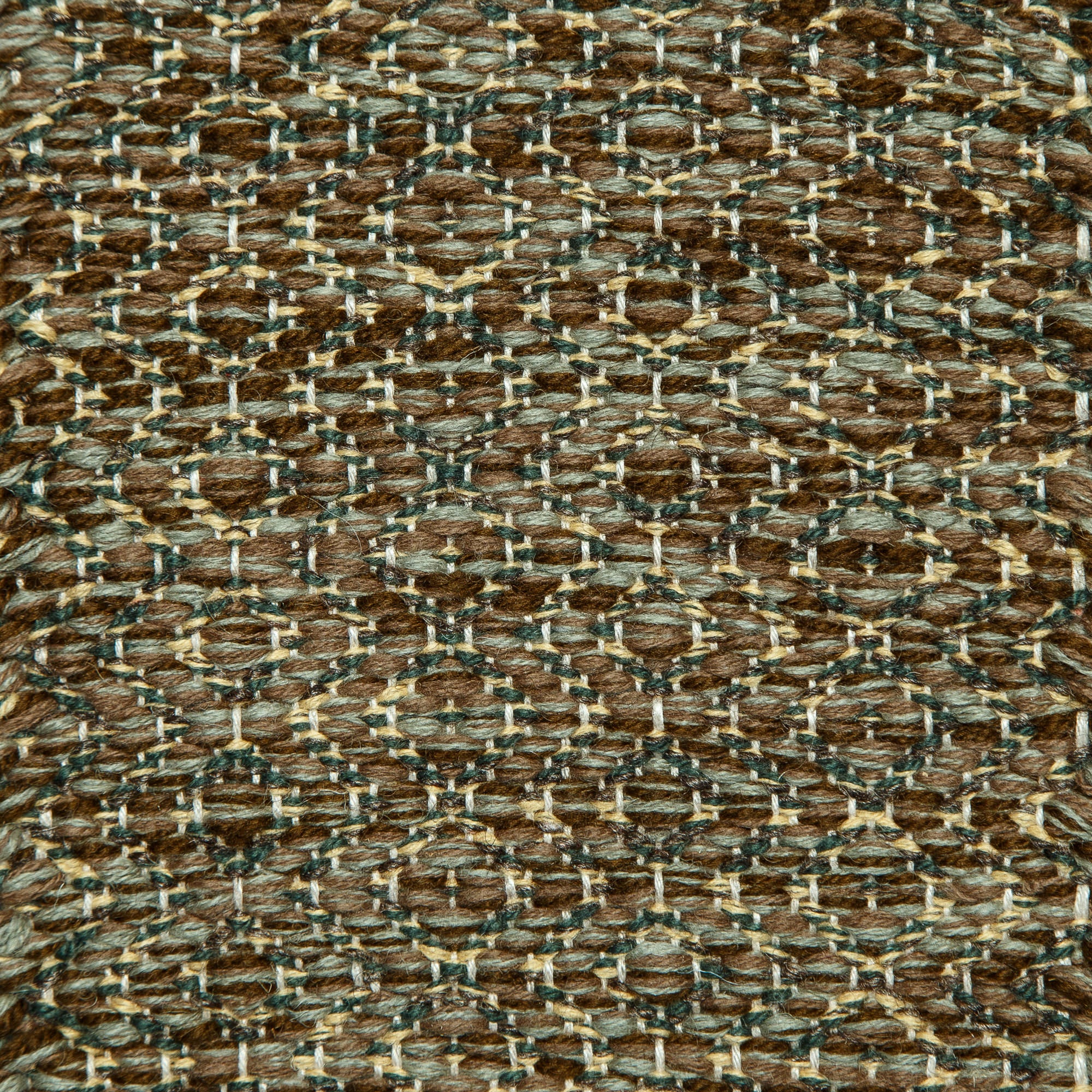 <p>Round Diamond Twill, main mix of CH4225, 1025, 6017, inside mix of 17, CH017, 6003 on the natural yarn</p>
