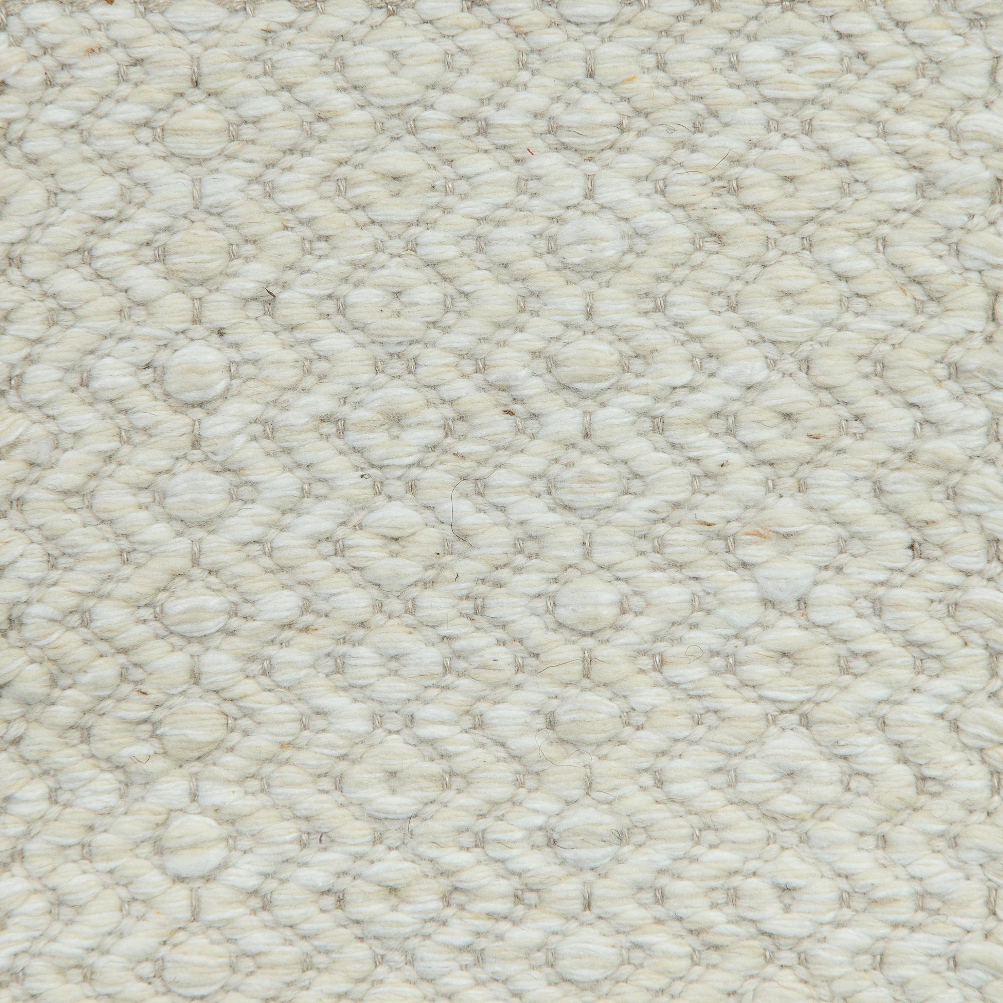 <p>Round Diamond Twill, main white mix CH044, 6023, inside white 1023 on the natural yarn</p>