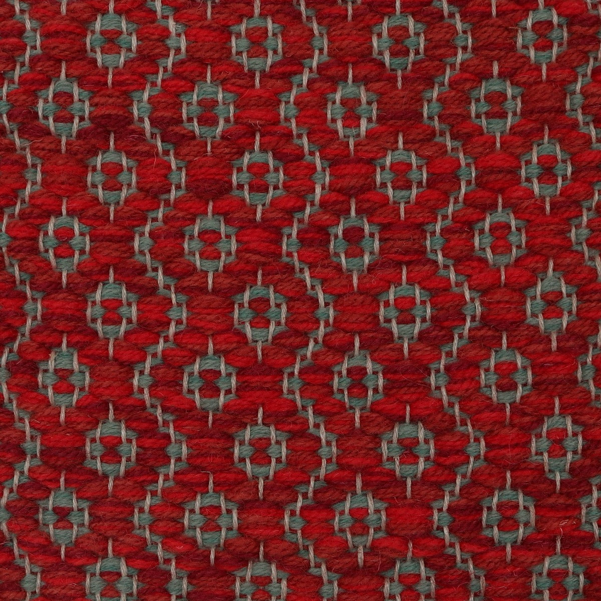 <p>Round Rosepath, main 3006, 8153, 8154, 3011 inside 8200, 8235 on the natural yarn</p>