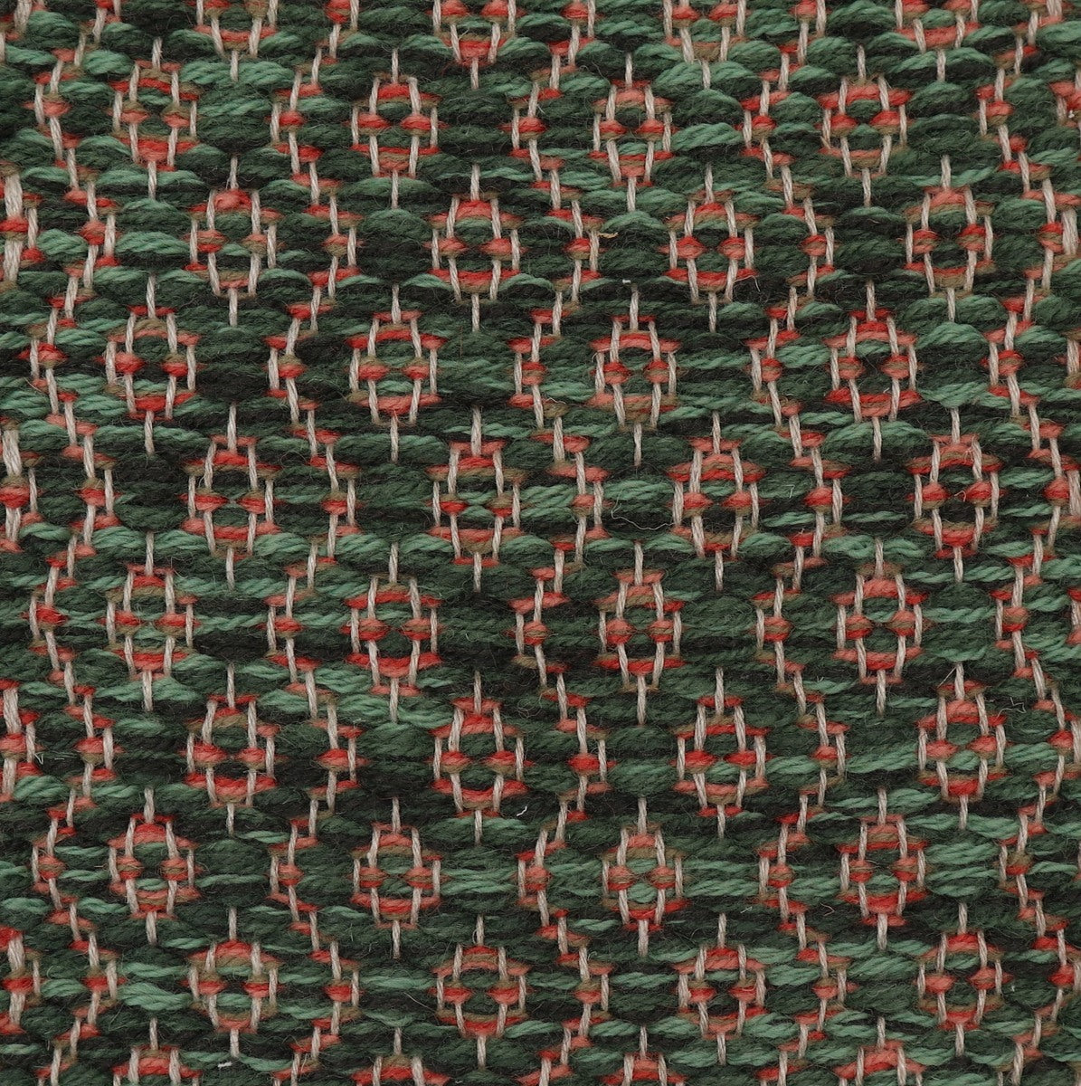 <p>Round Rosepath, main 4006, 4011, CH017, CH7878, inside 8186, 8154, 8197 on the natural yarn</p>