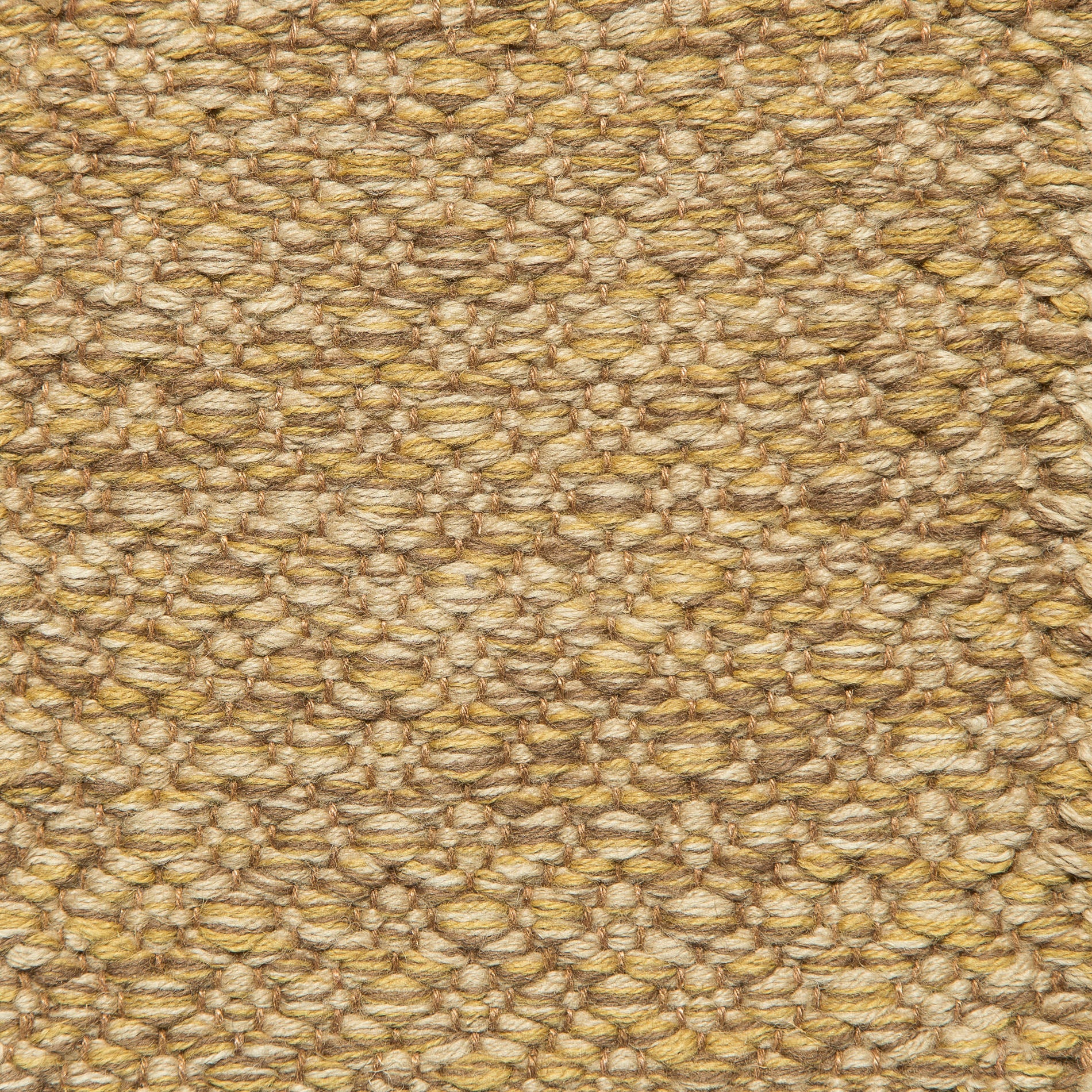 <p>Round Rosepath, main beige mix 6004, 6014, 6017, inside beige 6014 on the brown yarn</p>