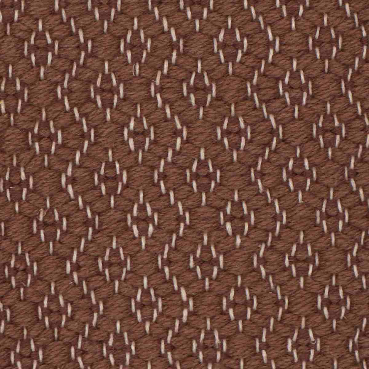<p>Round Rosepath, main brown 6017, inside dark brown 6005 on the natural yarn</p>