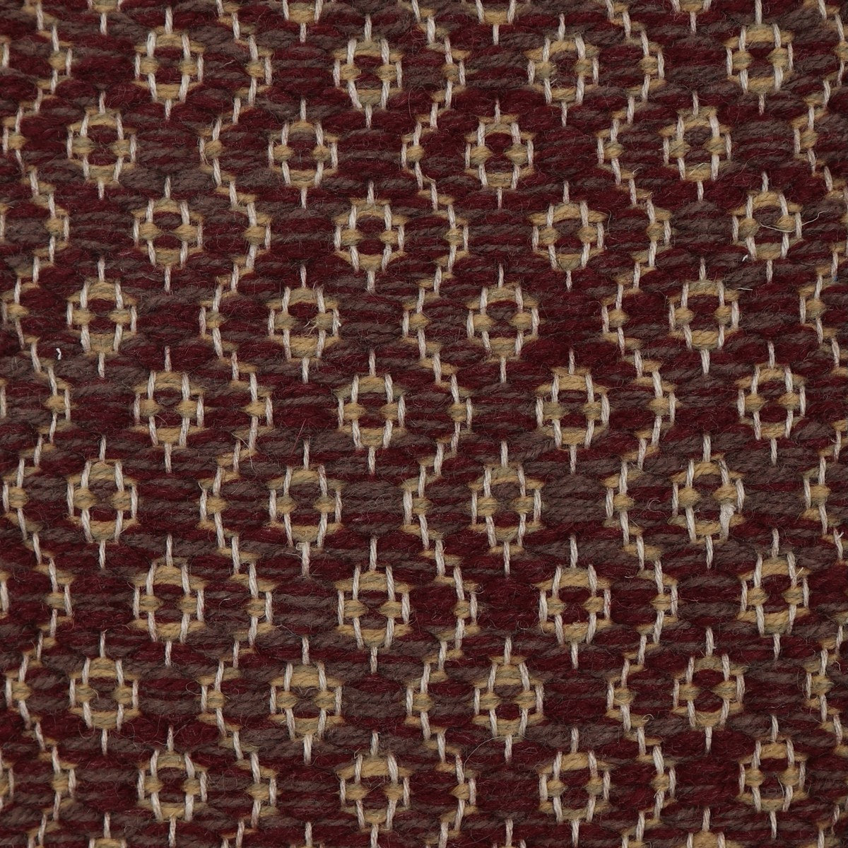 <p>Round Rosepath, main brown mix  6005, CH5226 inside 8197, 6004 on the natural yarn</p>