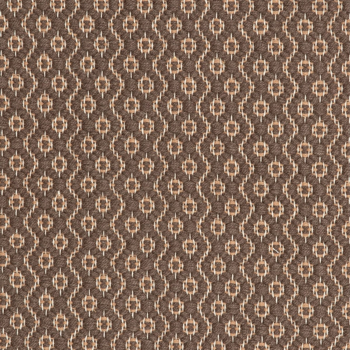 <p>Round Rosepath, main dark brown 6005, inside brown 6010 on the natural yarn</p>