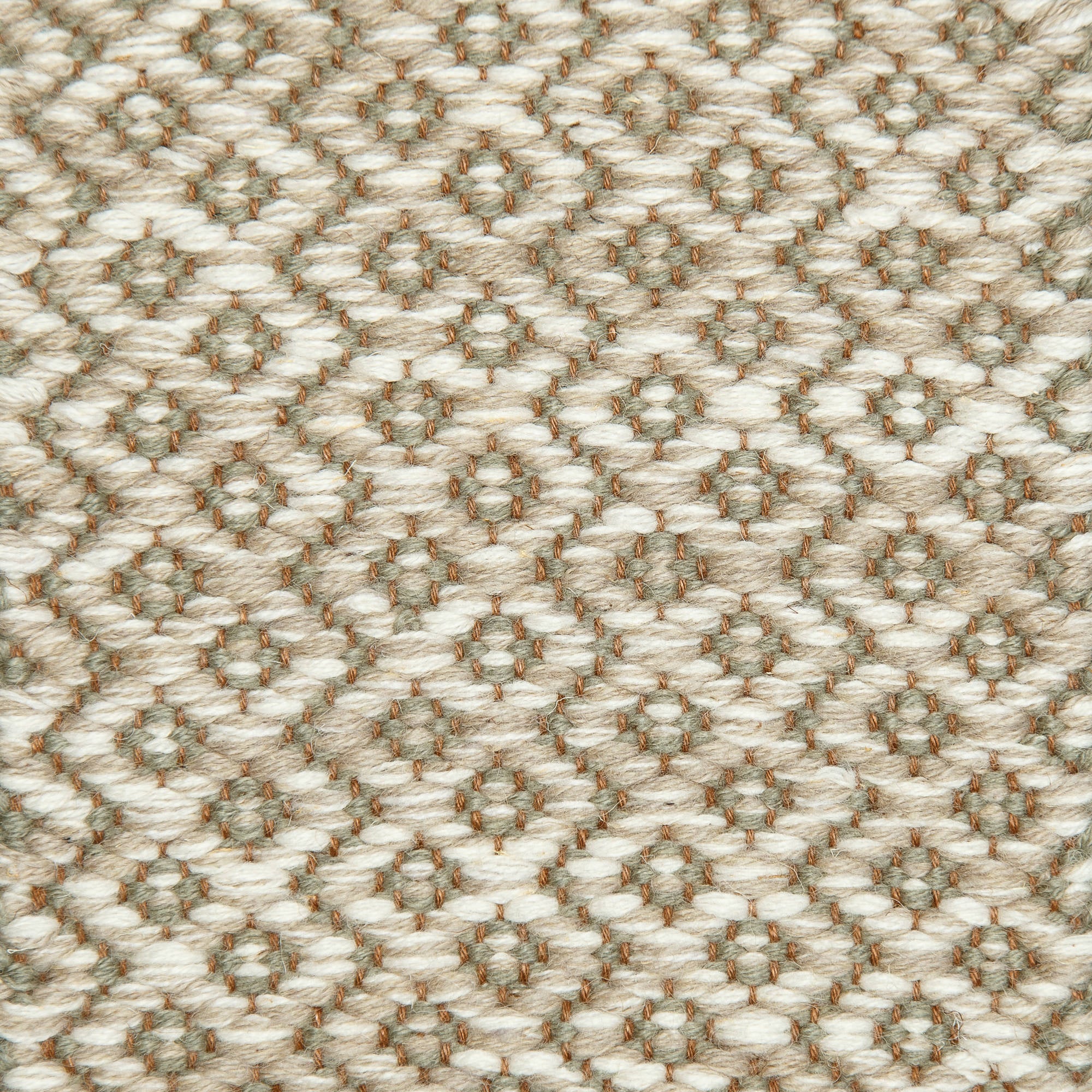 <p>Round Rosepath, main grey mix 1011, 1023, inside green 1025 on the brown yarn</p>
